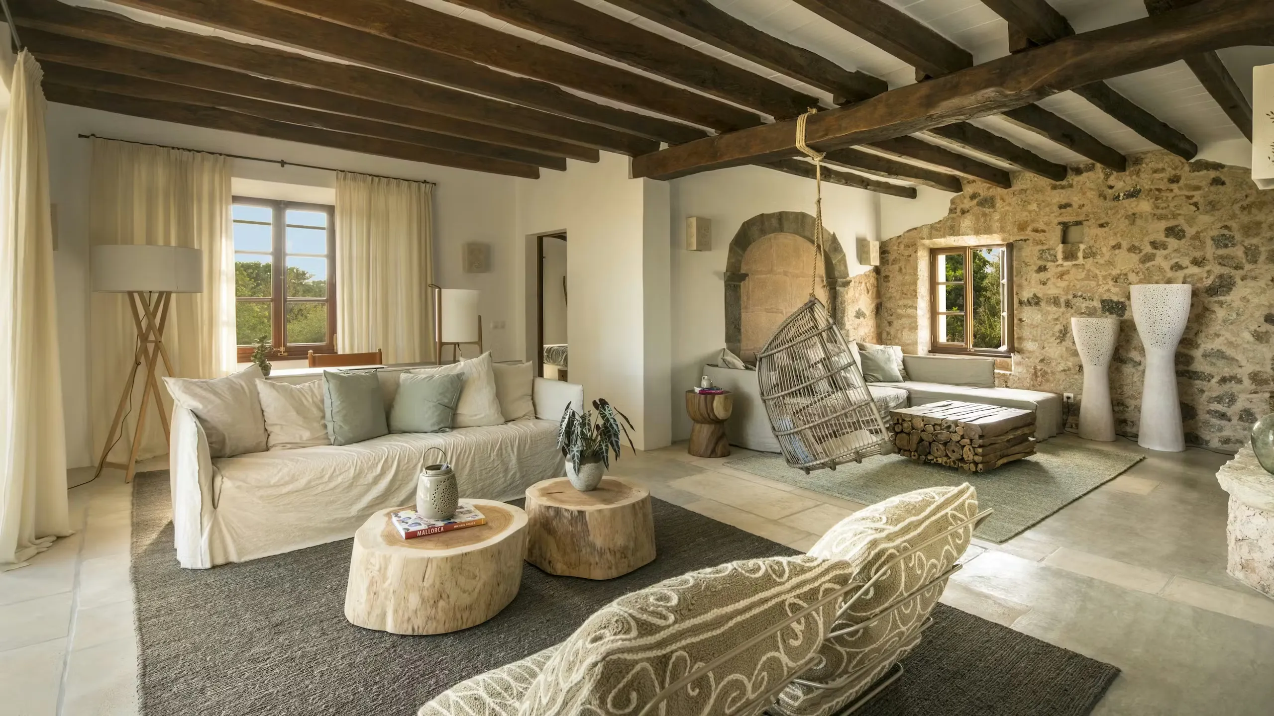 Enchanting Countryside Retreat with Infinity Pool and Scenic Views — photograph 10