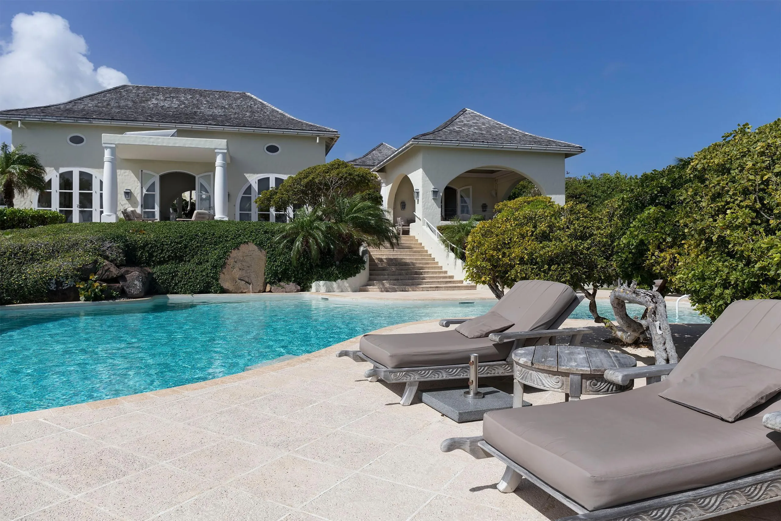 Elegant Seaview Villa with Private Pool and Garden Grounds — photograph 3