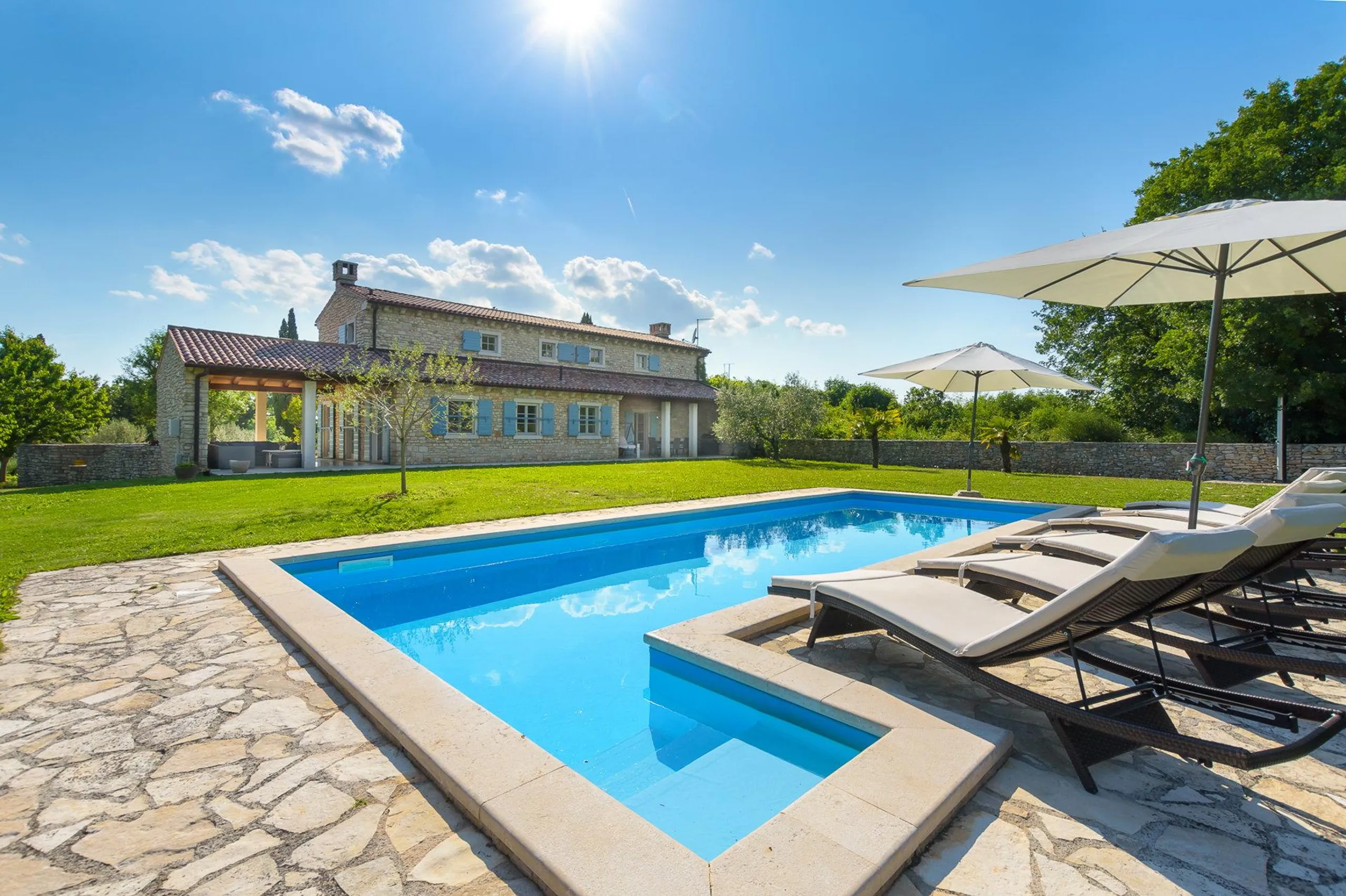 Ornate Villa with L Shaped- Pool with Serene Park Views from — photograph 6
