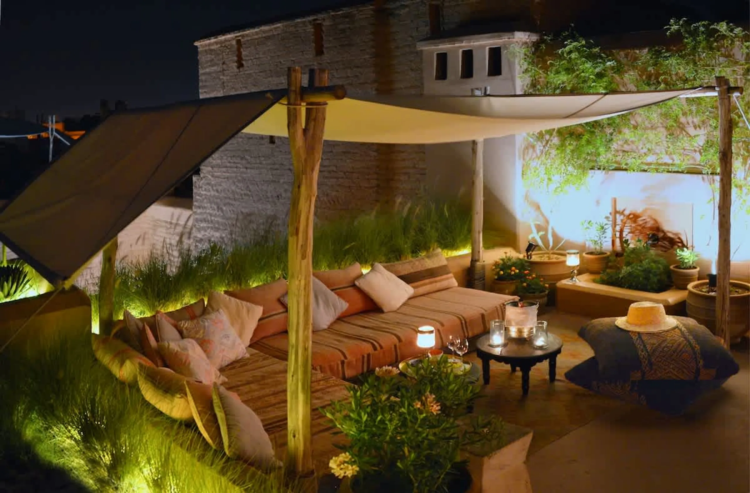 Sumptuous Medina Escape with Pool, Private Terraces, and Luxurious Hammam — photograph 5