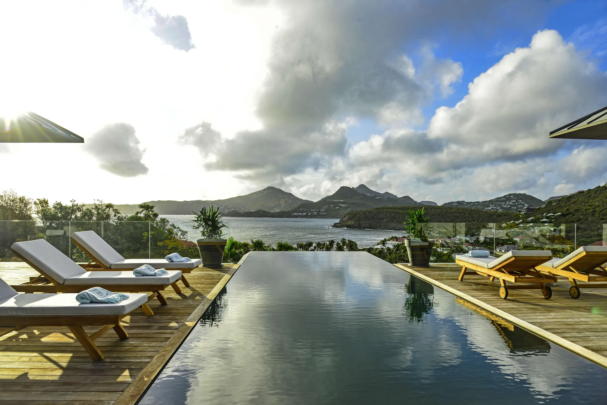 Serene St Barts Luxe Villa with Bay and Hill Views with Infinity Pool — photograph 10
