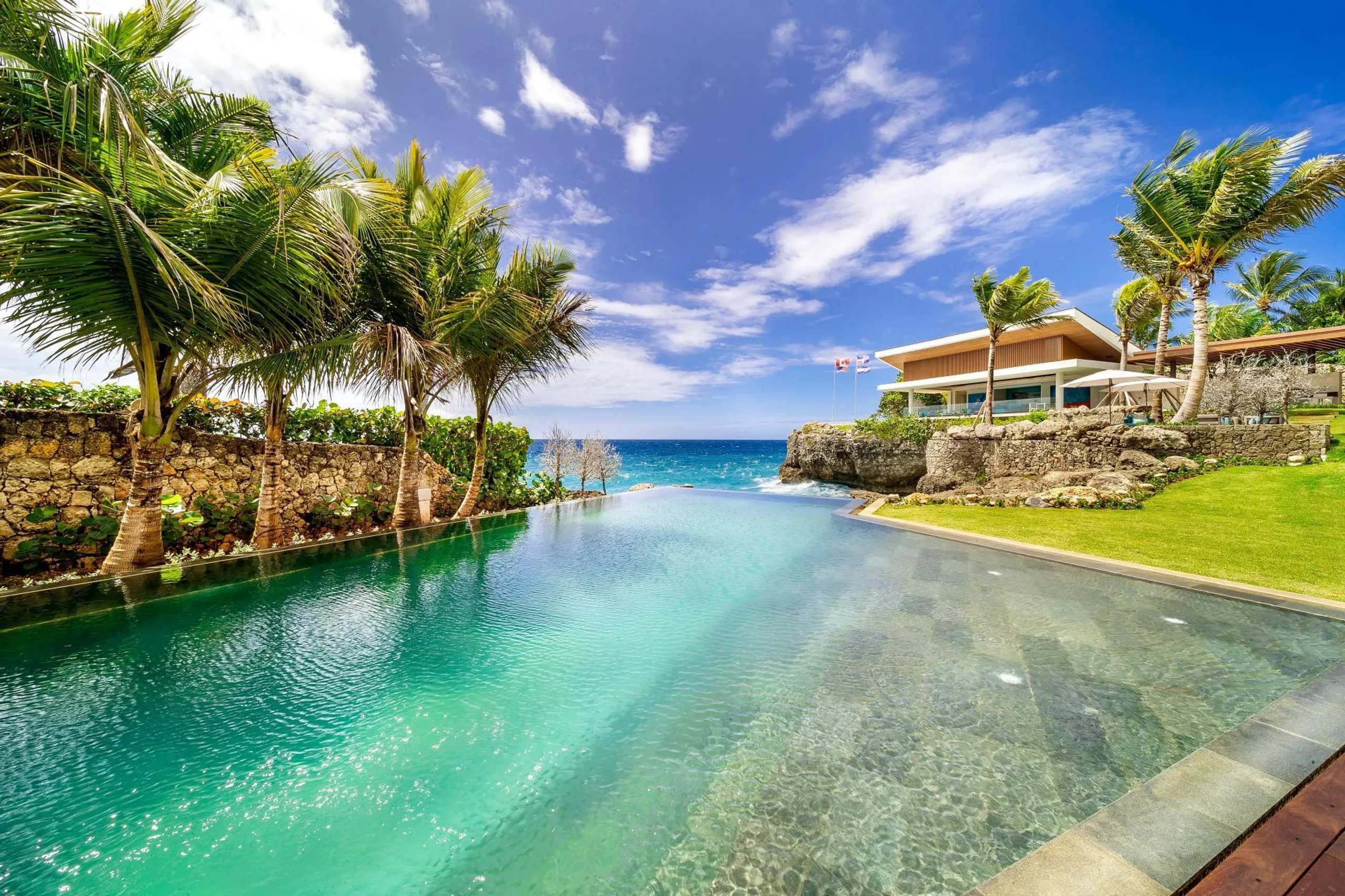Elegant Tropical Villa with Contemporary Design, Private Pool and Expansive Living Areas — photograph 5