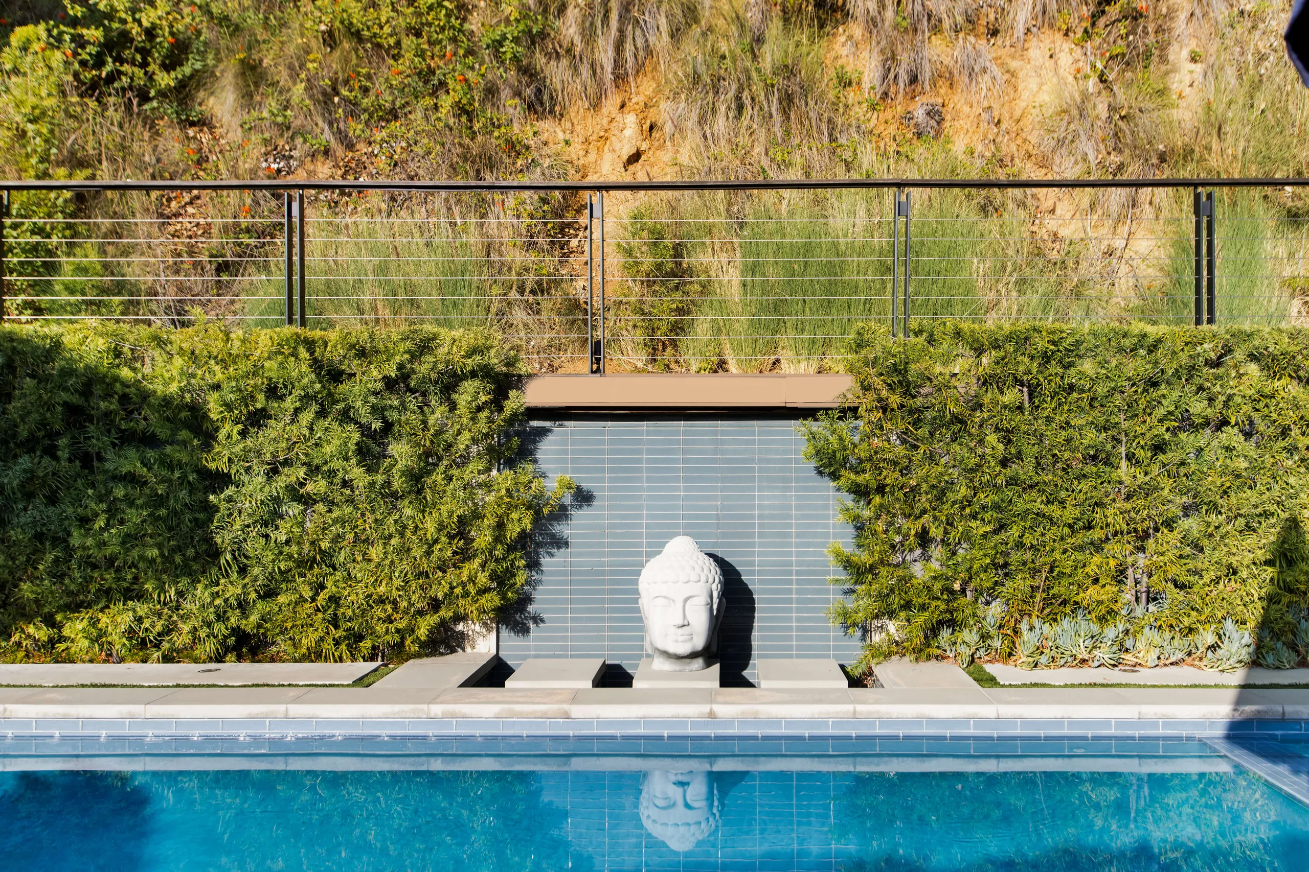 Refined Hollywood Hills Modern Villa with Artistic Details, Guest Suite & Sweeping Views — photograph 3