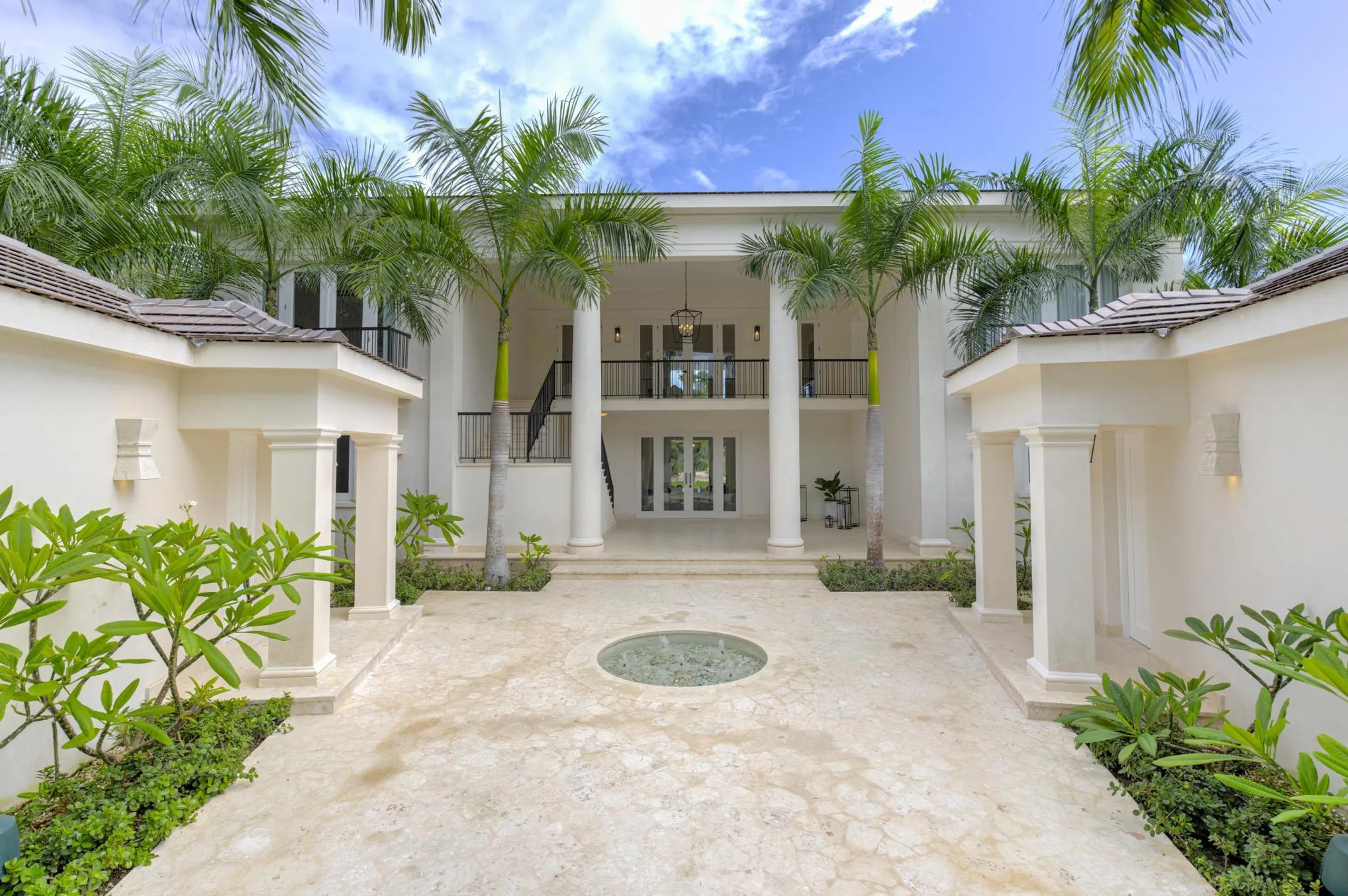 Exquisitely Furnished Villa with Private Pool, Green Meadows and Golf Courses — photograph 5
