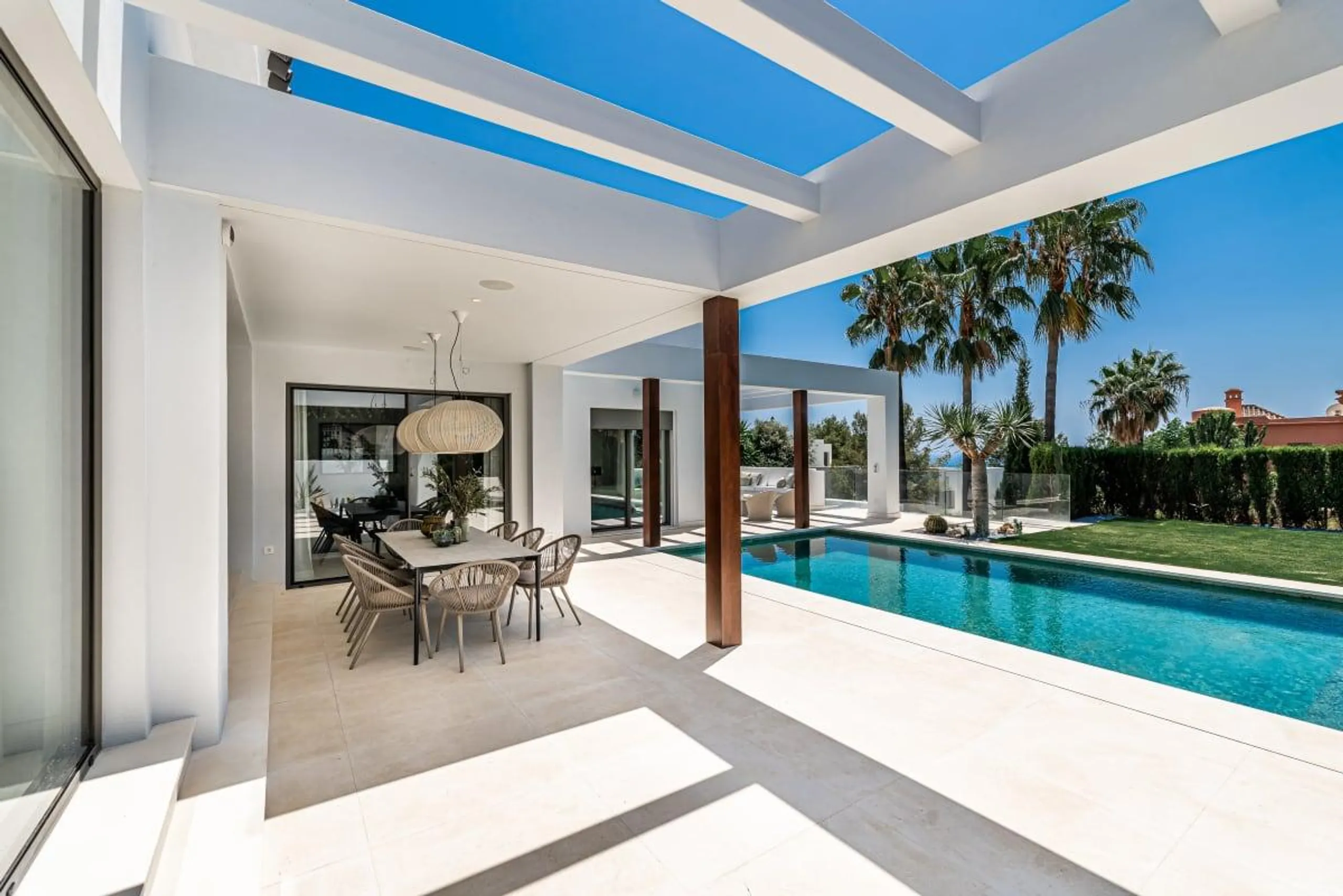Enchanting Marbella Villa with Private Pool — photograph 3