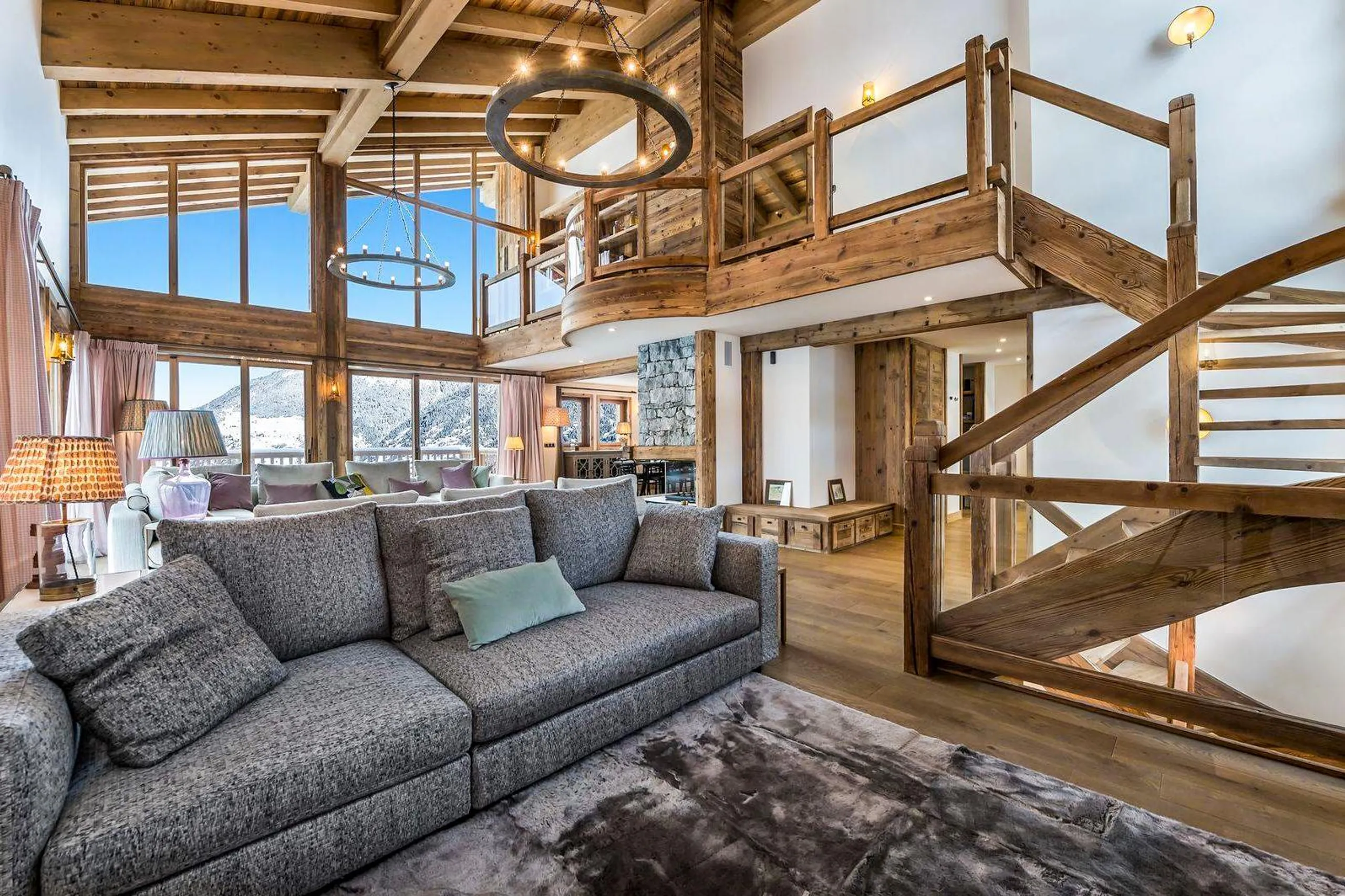 Sophisticated Five-Bedroom Chalet with Sweeping Alpine Views — photograph 3