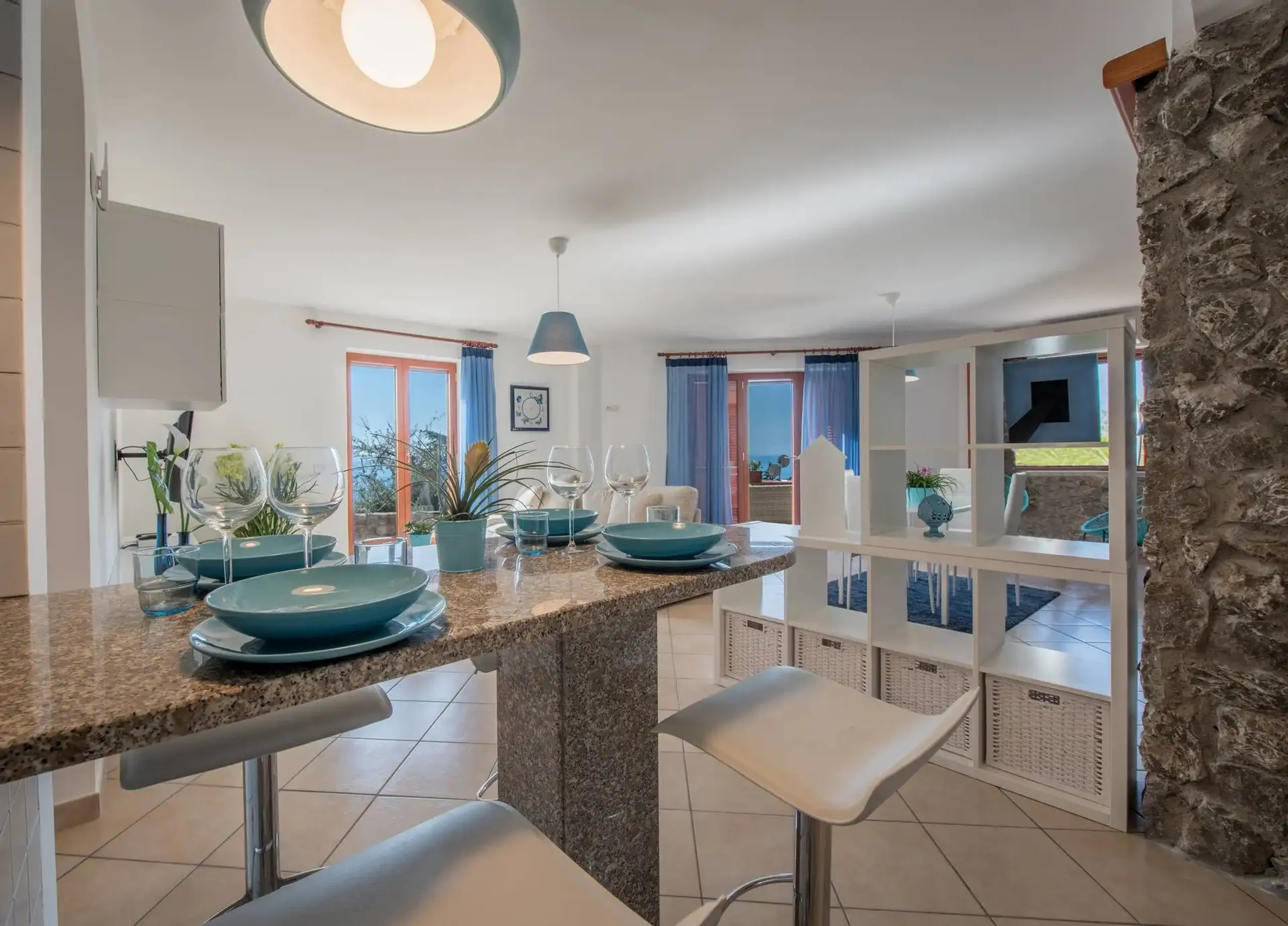Lavishly Appointed Coastal Escape with Breathtaking Sea Views and Private Pool — photograph 12