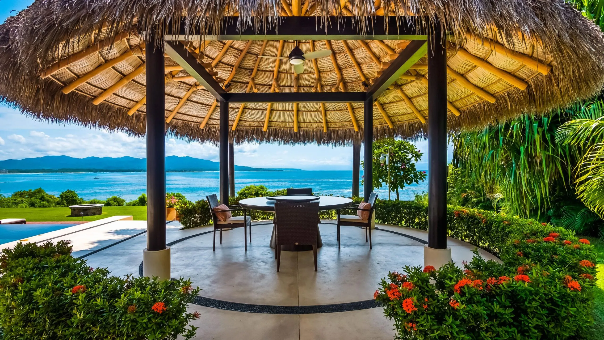 Calming Oceanview Villa with Private Infinity Pool, and Firepit — photograph 5