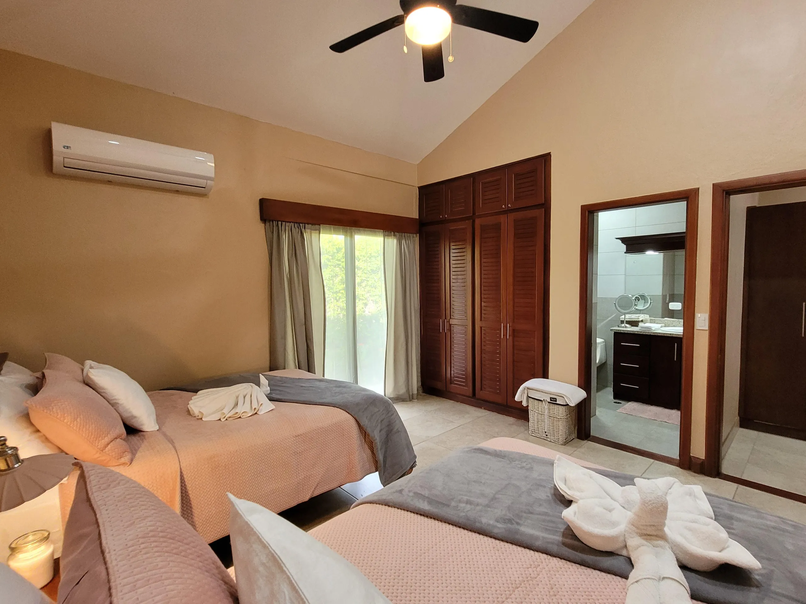 Los Delfines Beachfront Villa with Private Pool and Beach Access — photograph 9