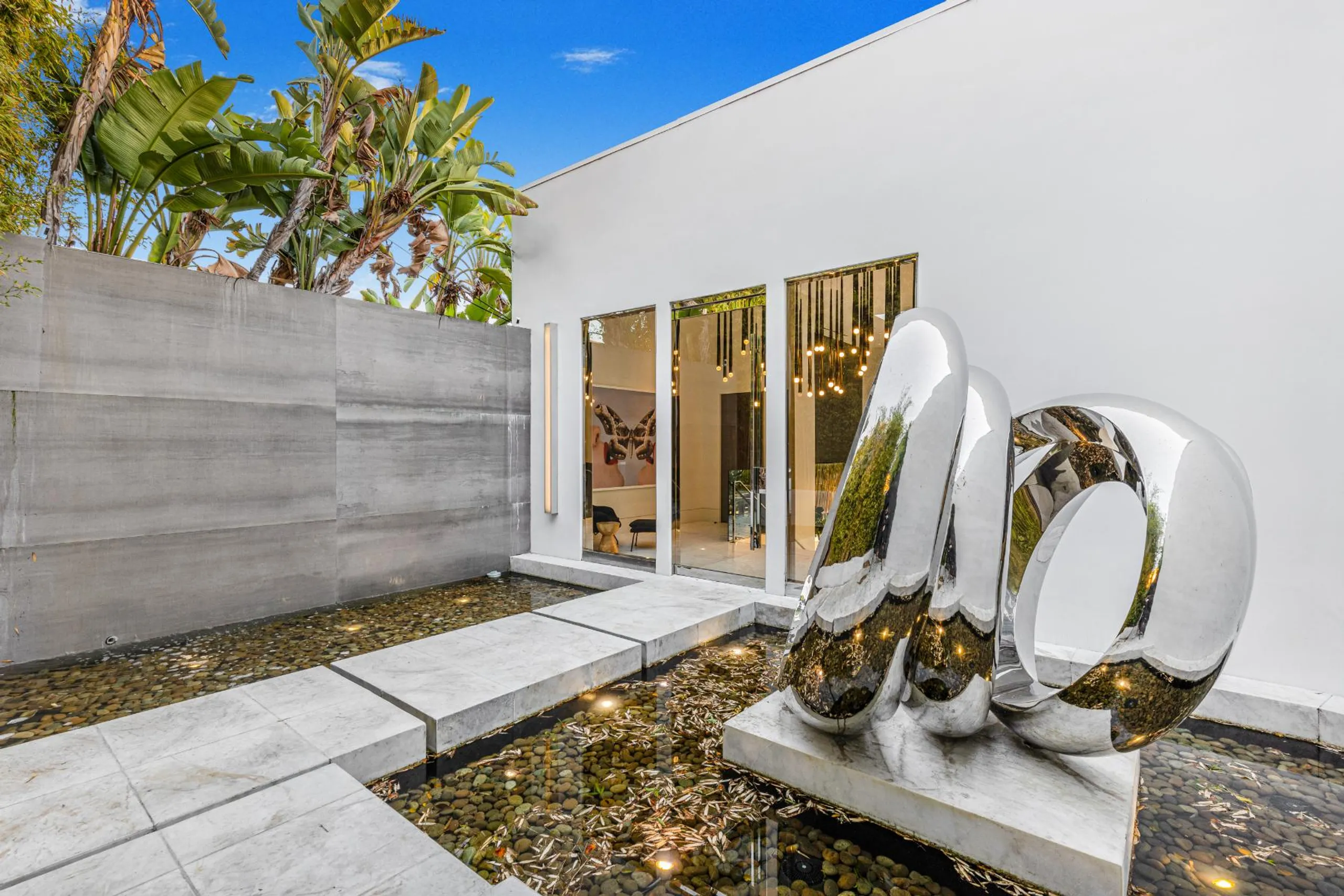 Contemporary Architectural Modern Estate with Infinity Pool and City Views — photograph 12