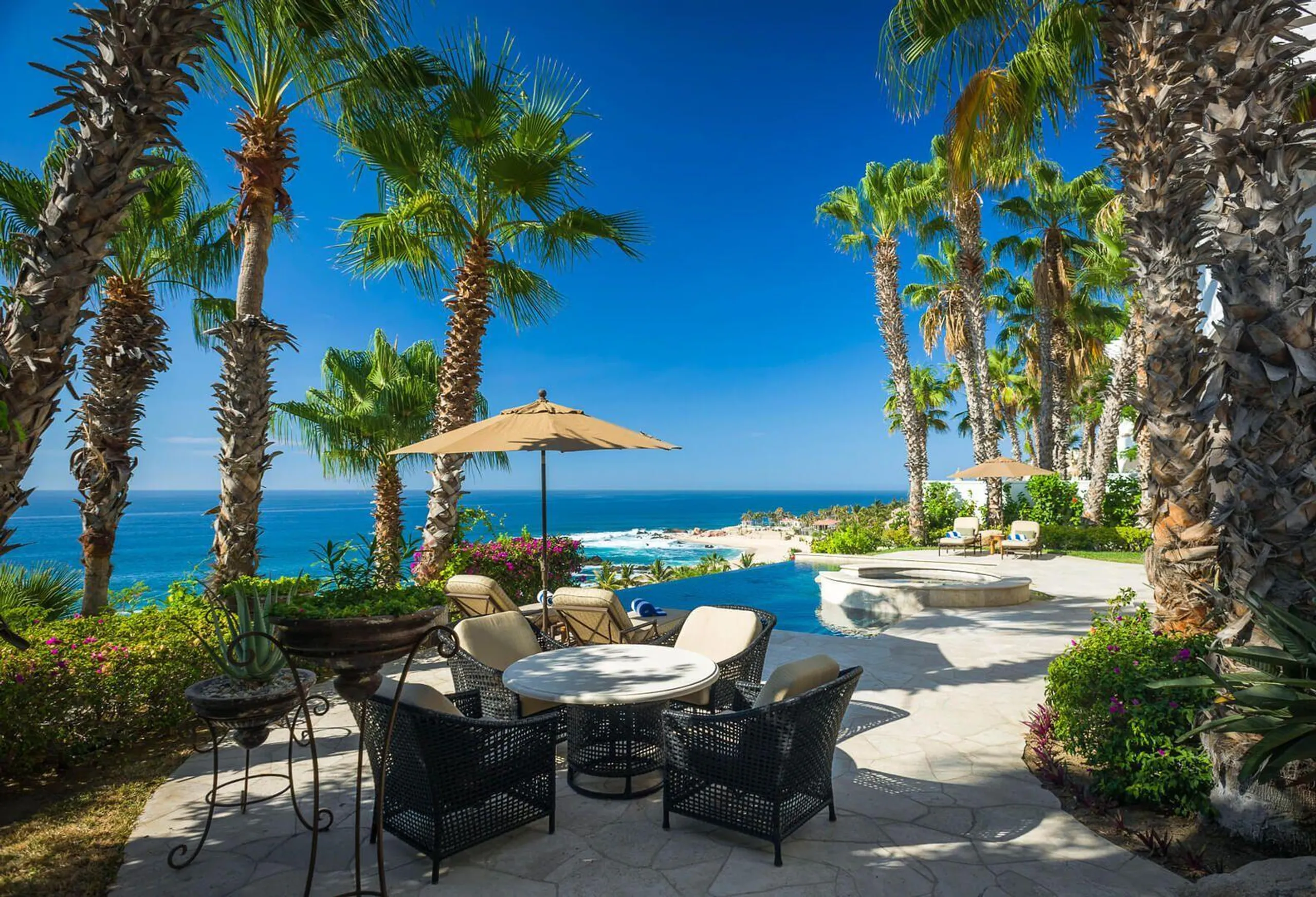Upscale Villas Del Mar Estate with Infinity Pool and Ocean Views — photograph 6