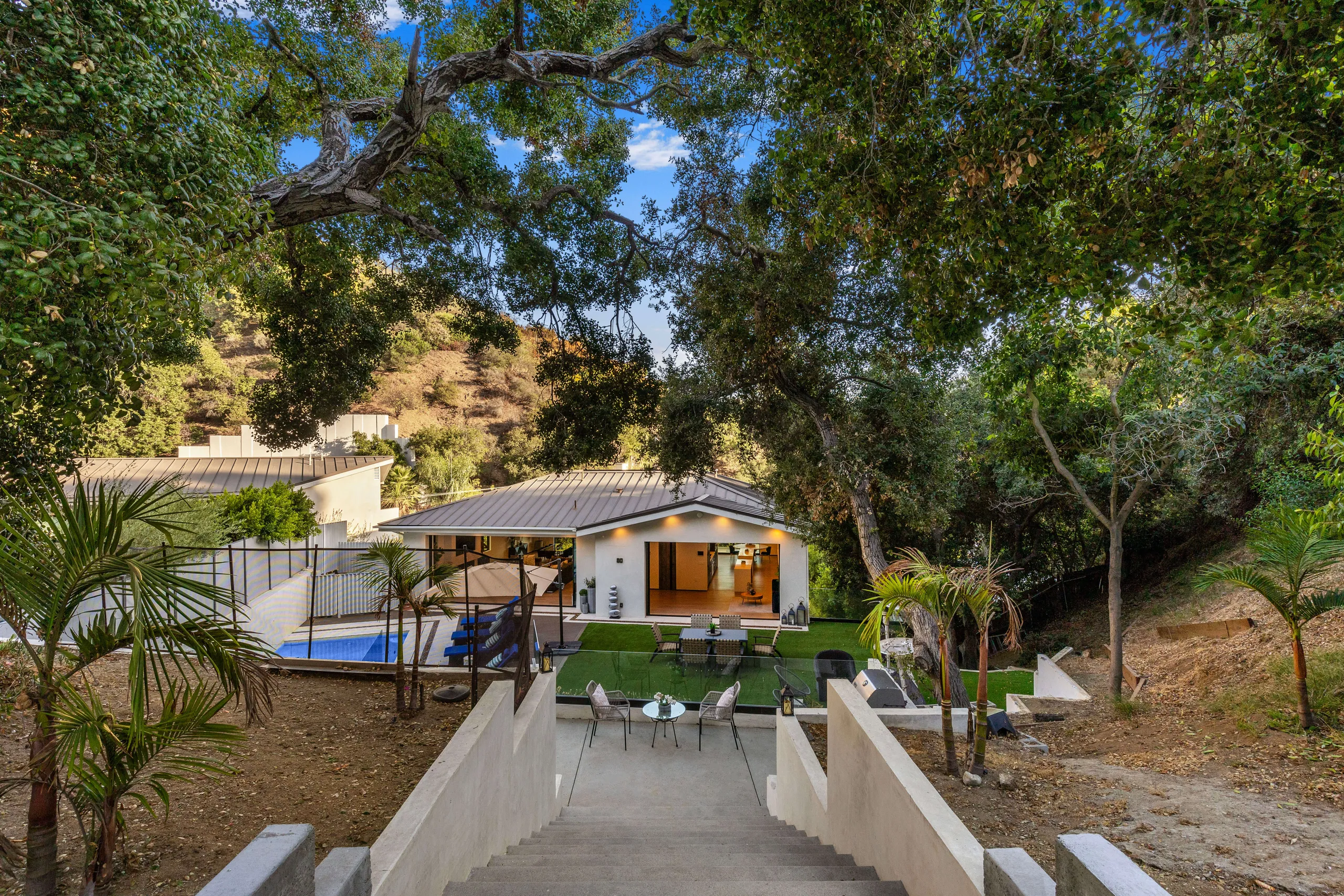 Sophisticated Laurel Canyon Villa with Pool and Backyard Lounge — photograph 6