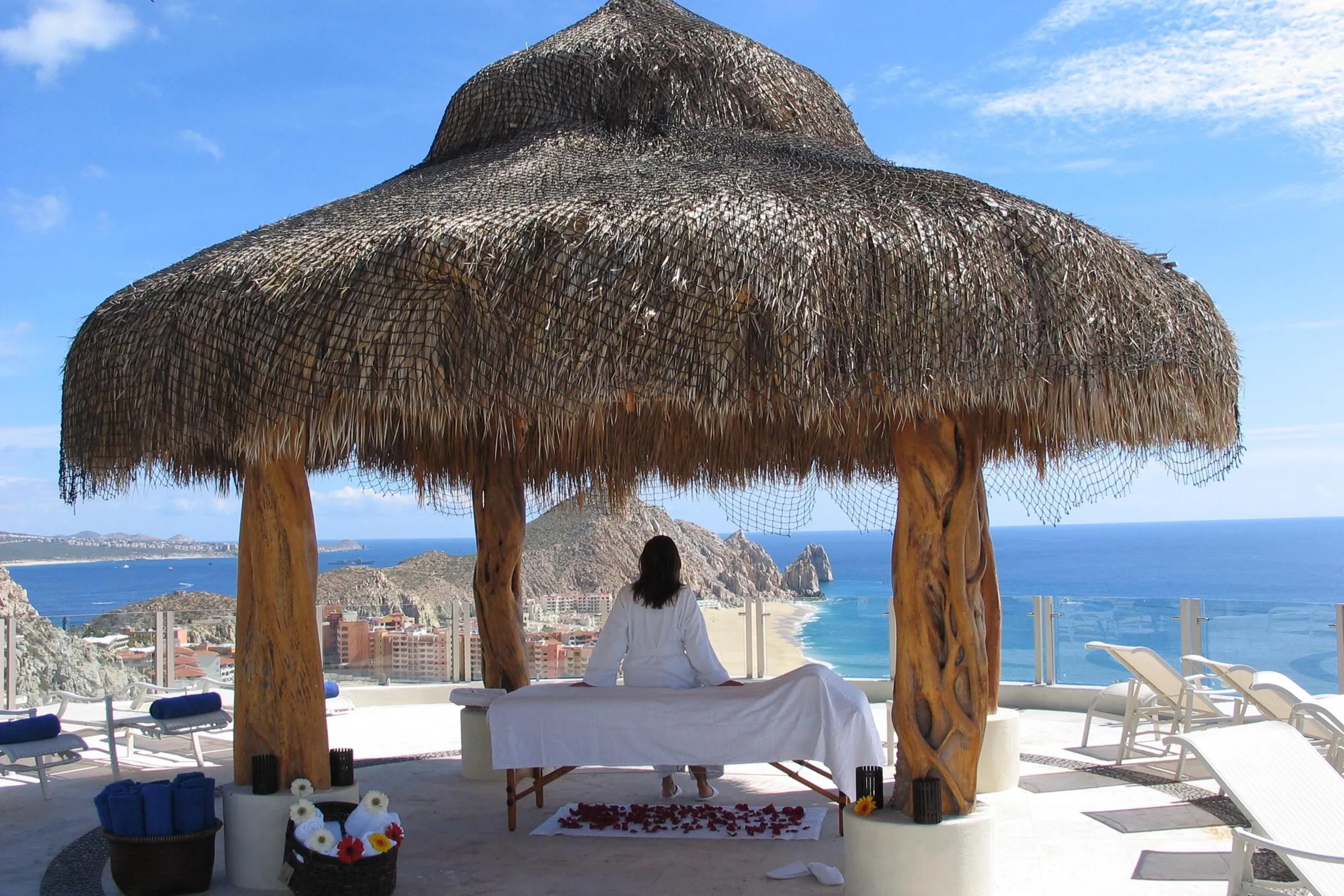 Spectacular Cabo Luxury Estate with Invigorating Pool and Stunning Views — photograph 12