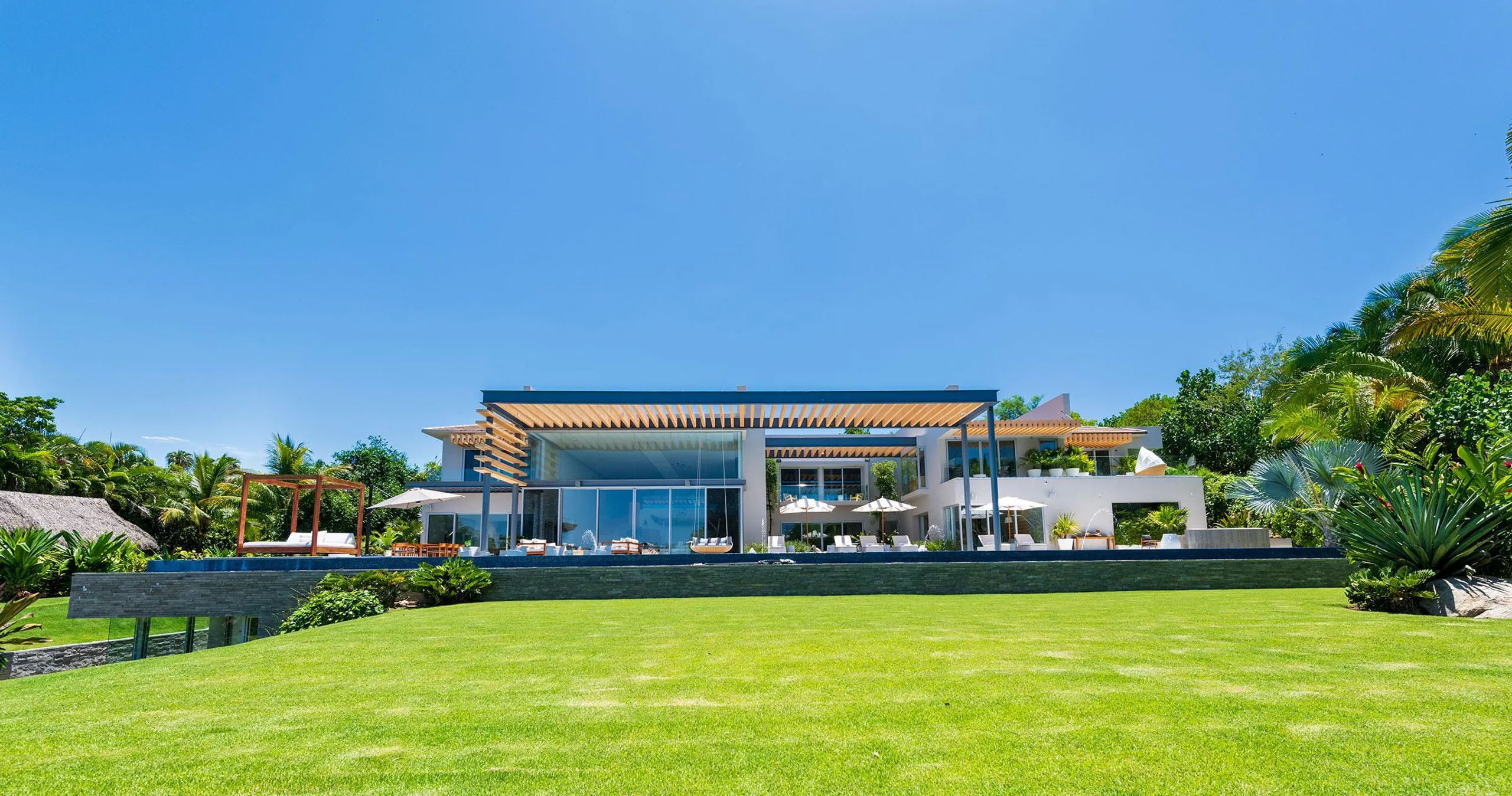 Architectural Punta Mita Estate with Large Infinity Pool and Ocean Views — photograph 12
