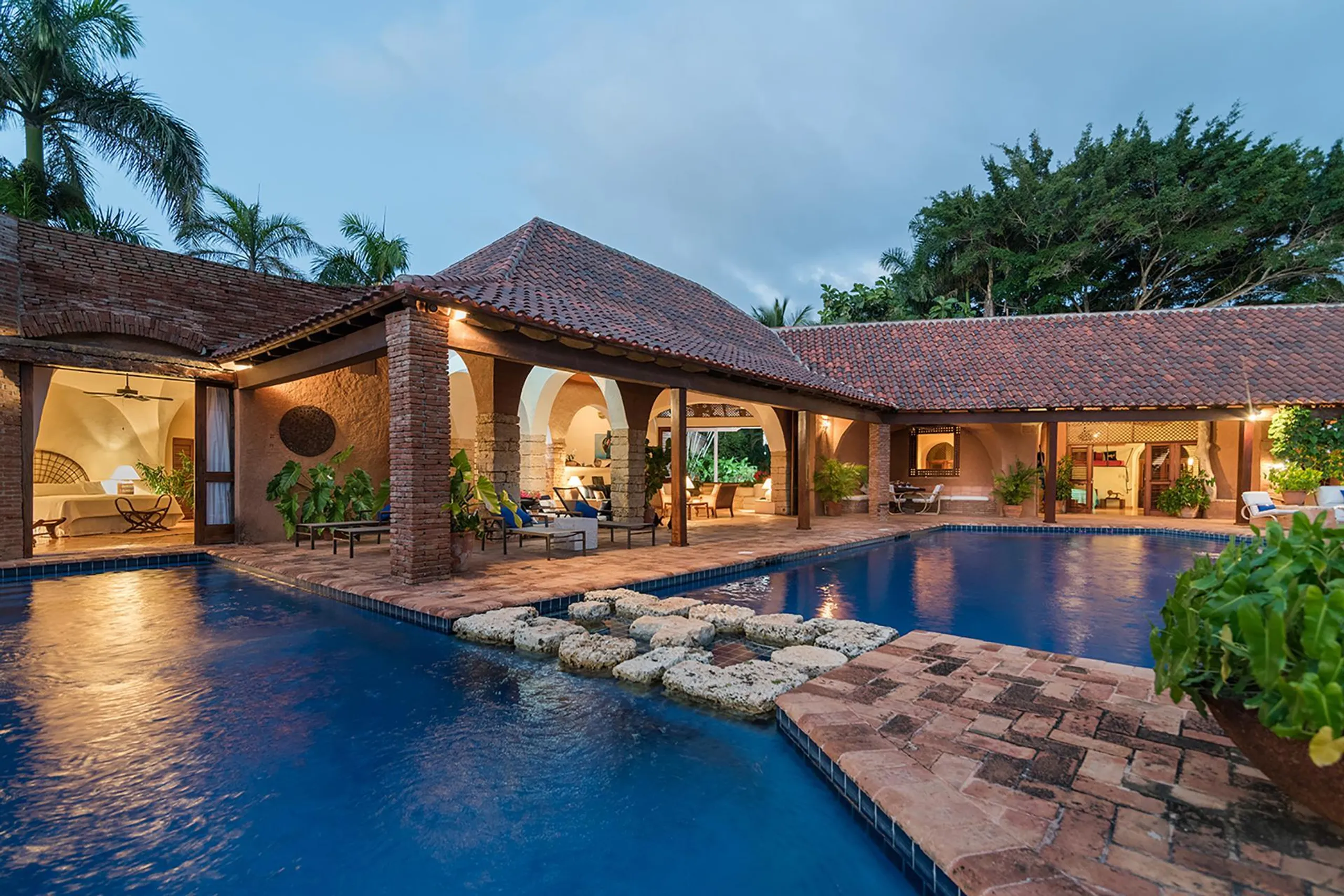 Gorgeous Beach Front Estate with Private Pool and Ocean Views, Casa de Campo