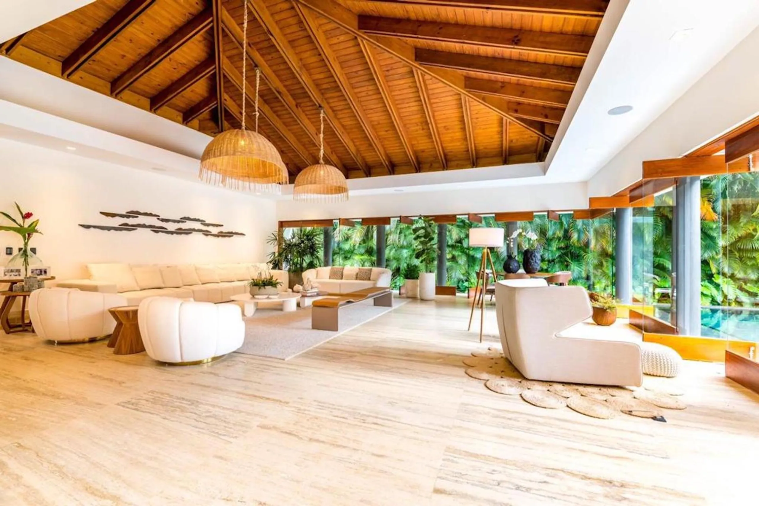 Brand-New Tropical Villa with Pool & Gazebo – Steps from the Beach — photograph 9