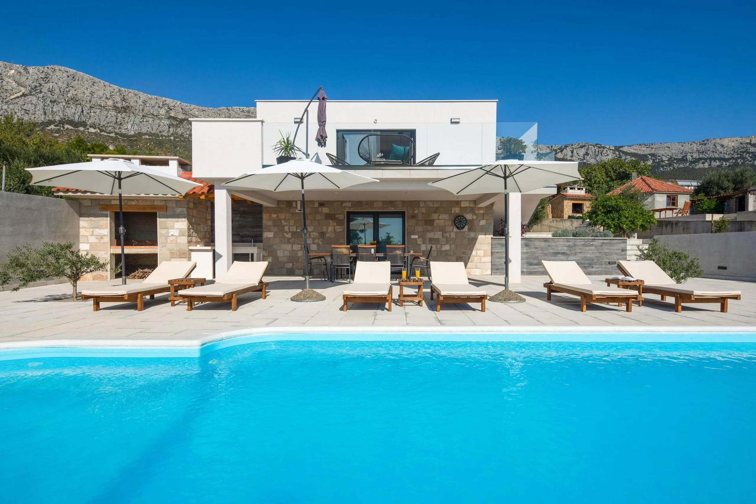 Stylish Adriatic Sea Villa with Private Pool and Amazing Views, Kastel Sucurac