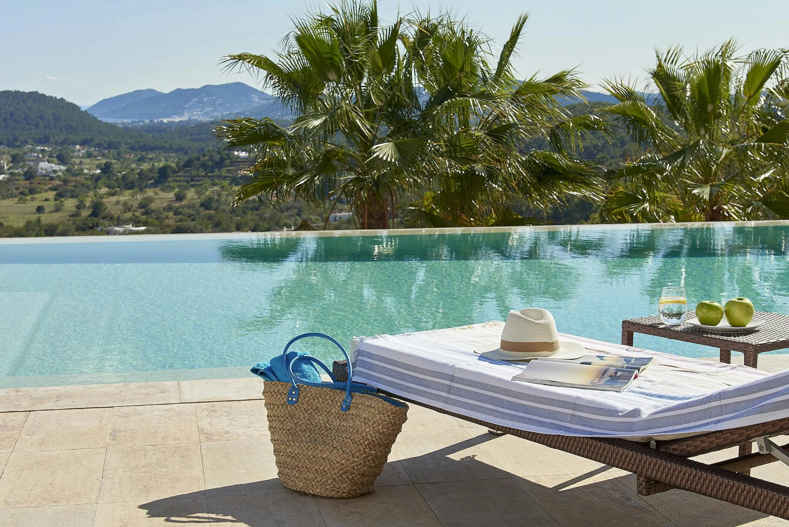 Resplendent Ibiza Estate with Infinity Pool and Outdoor Dining — photograph 5