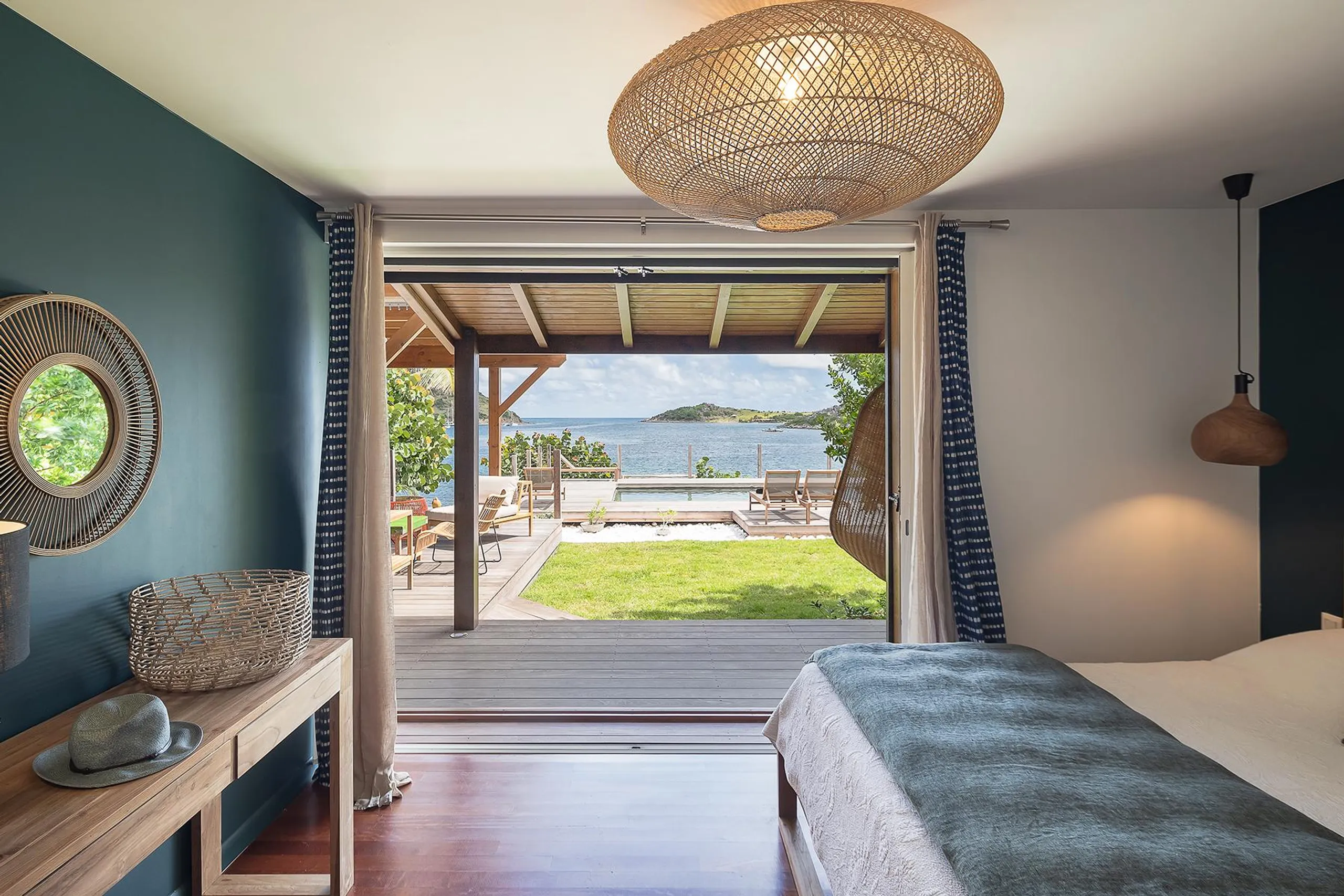 Cul de Sac's Contemporary Styled Villa with Views of Pinel Island — photograph 12