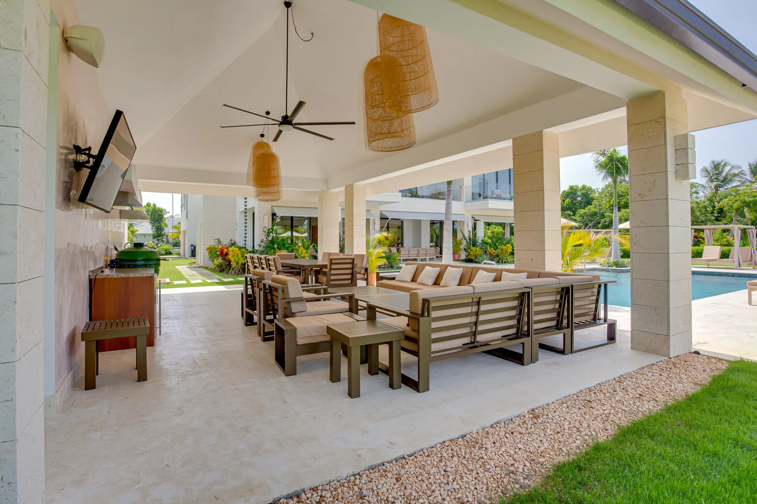 Tropical 7 Bedroom Luxury Villa with Private Pool, and Golf Course Access — photograph 11