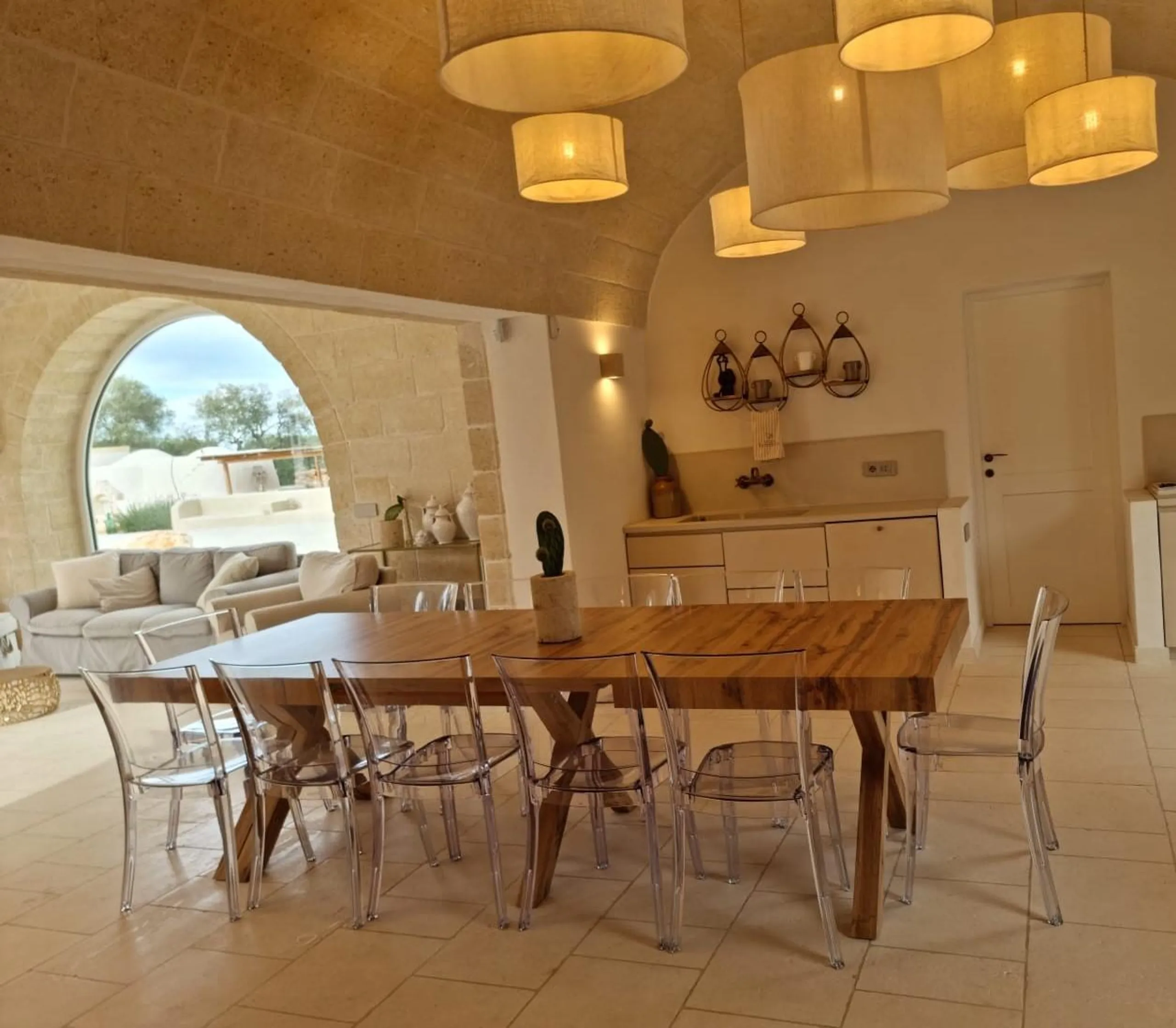 Lavish Countryside Haven w/ Heated Pool & Acres of Olive-Draped Tranquility — photograph 11