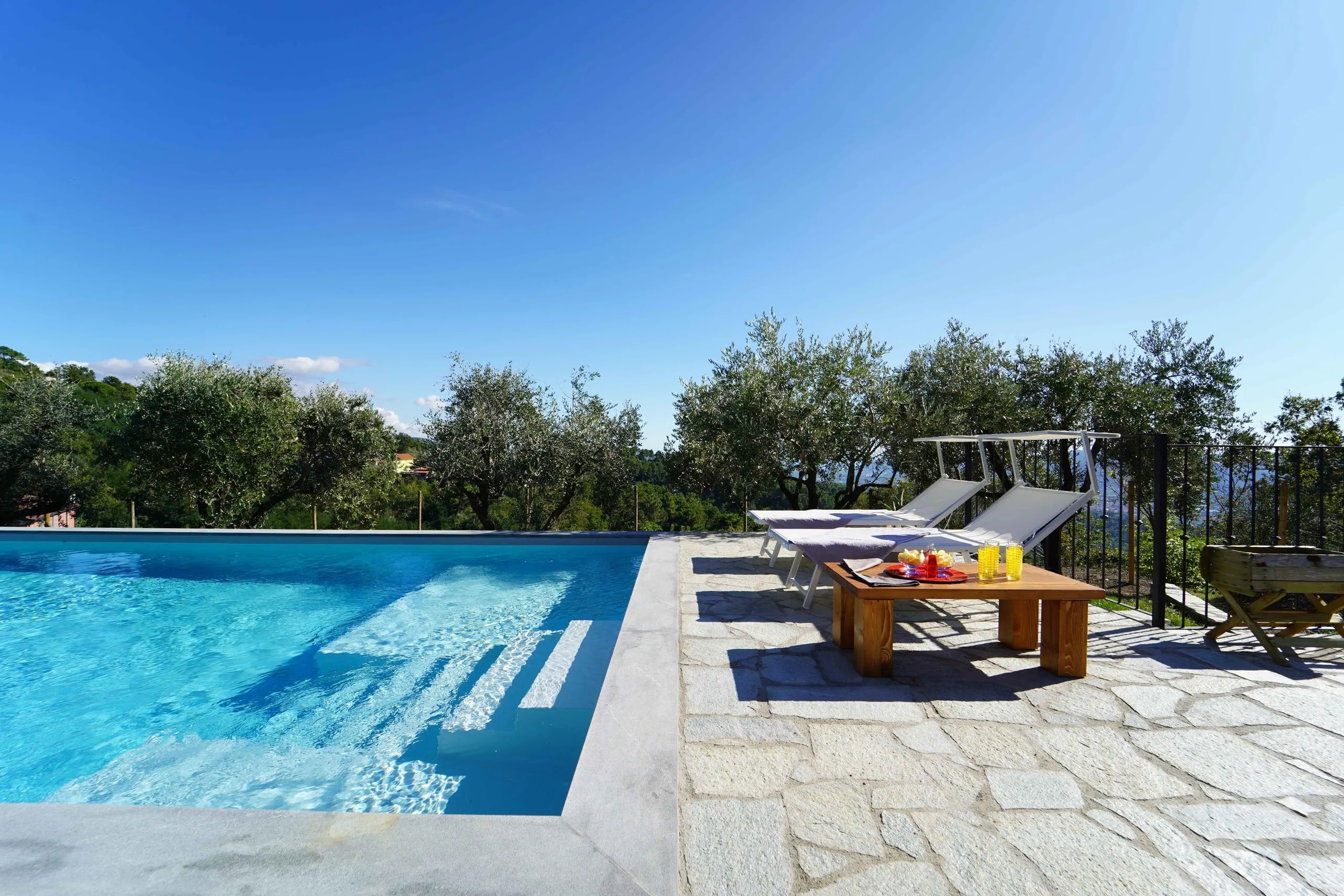 Luxurious Villa With Breathtaking Sea Views — photograph 4