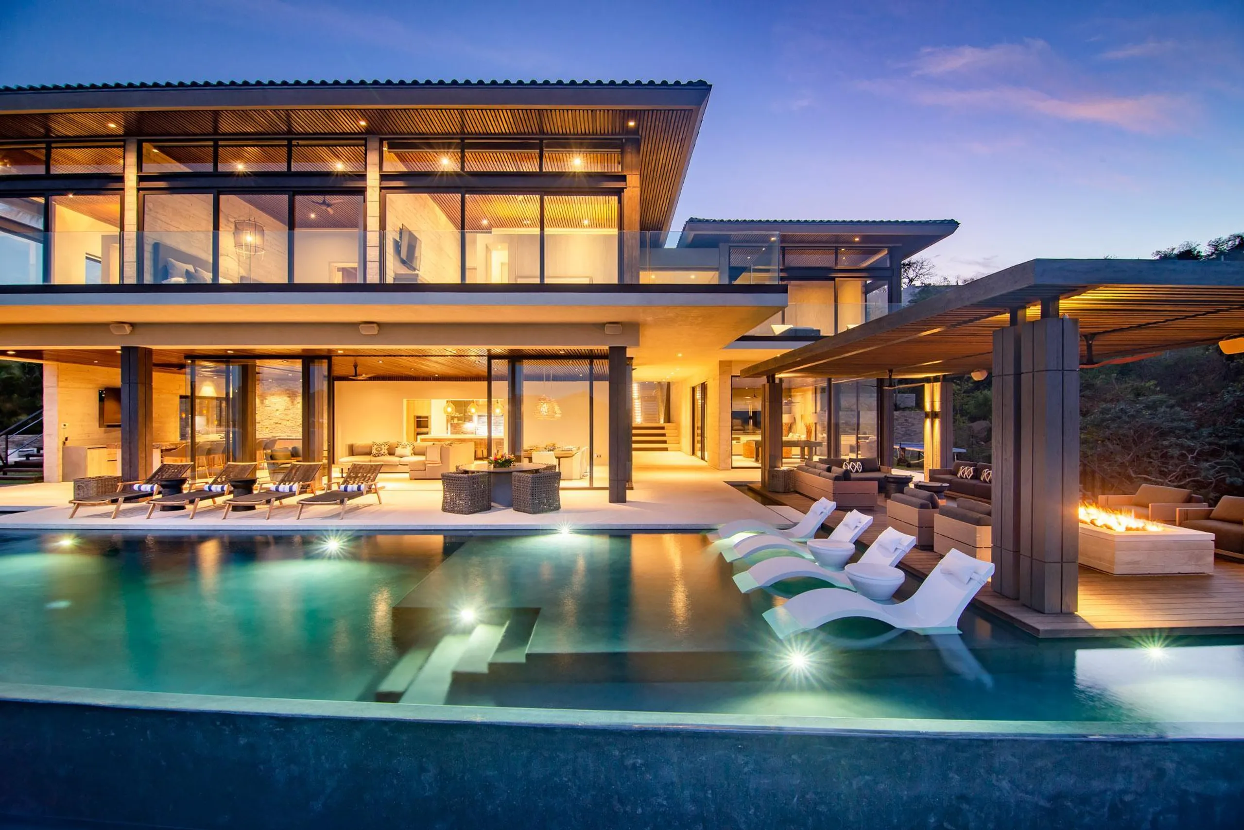 Kupuri Ultra Estate with Infinity Pool and Stunning Ocean Views — photograph 3