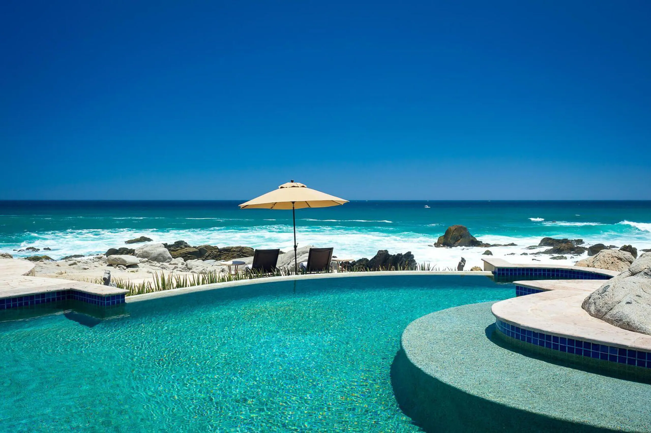 Punta Ballena Oceanfront Villa with Private Pools and Incredible Ocean Views — photograph 6