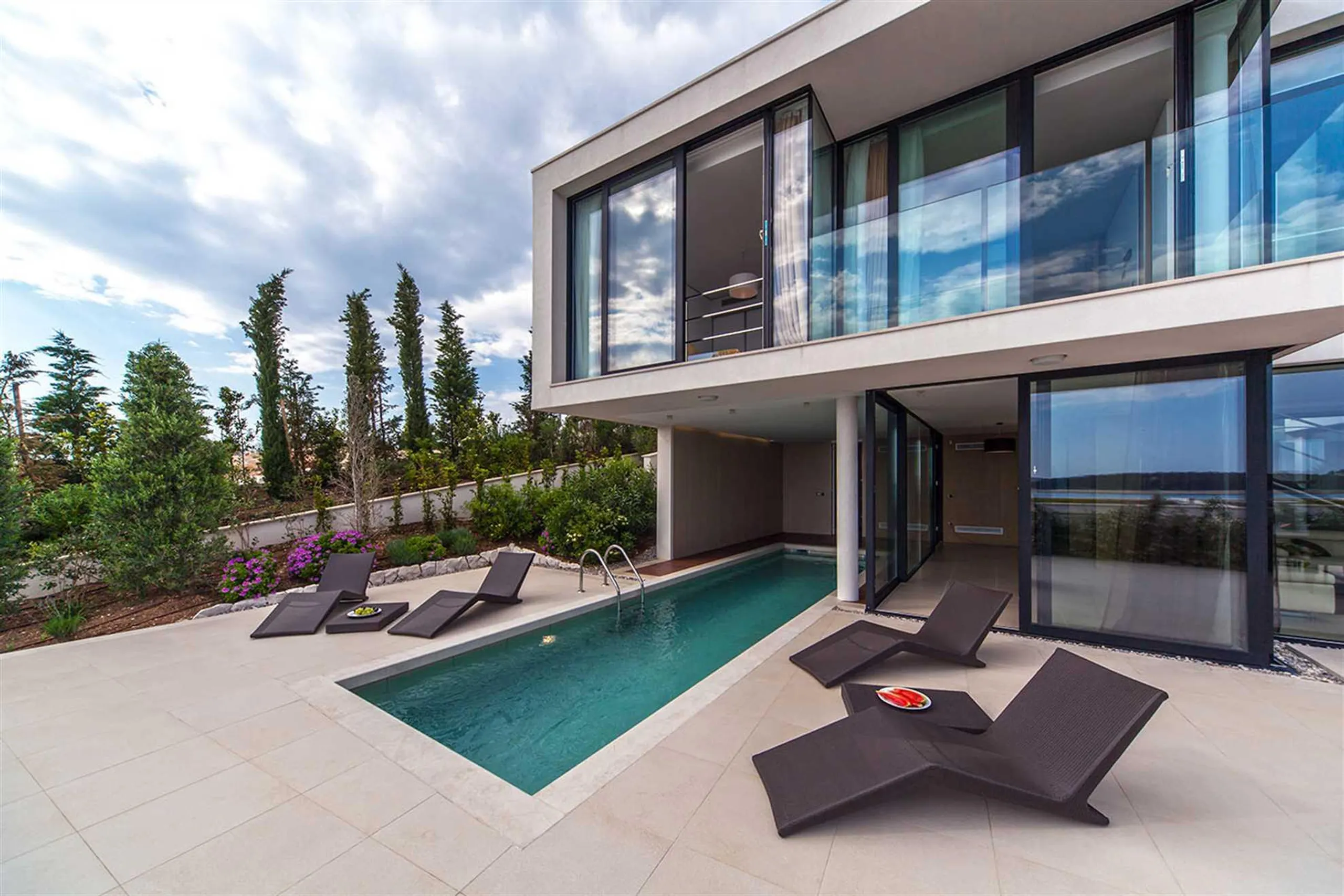 Ornate Villa with Pool and Adriatic Coast Views — photograph 4
