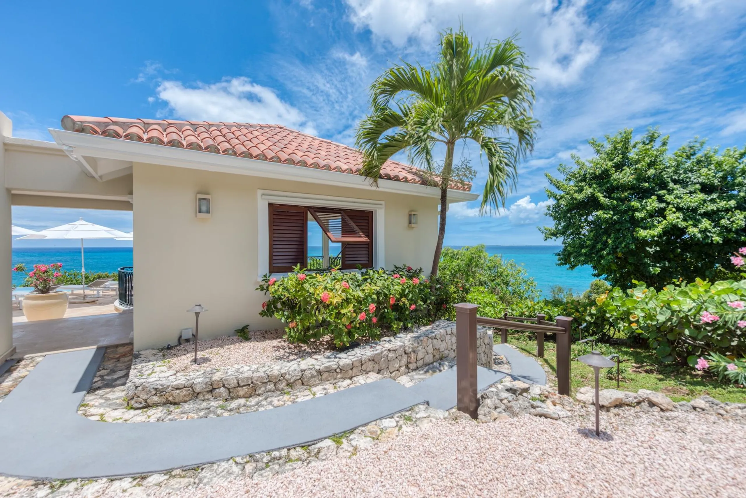 Splendid Moroccan-Inspired 5-Bedroom Villa with Private Pool Overlooking Anguilla — photograph 9