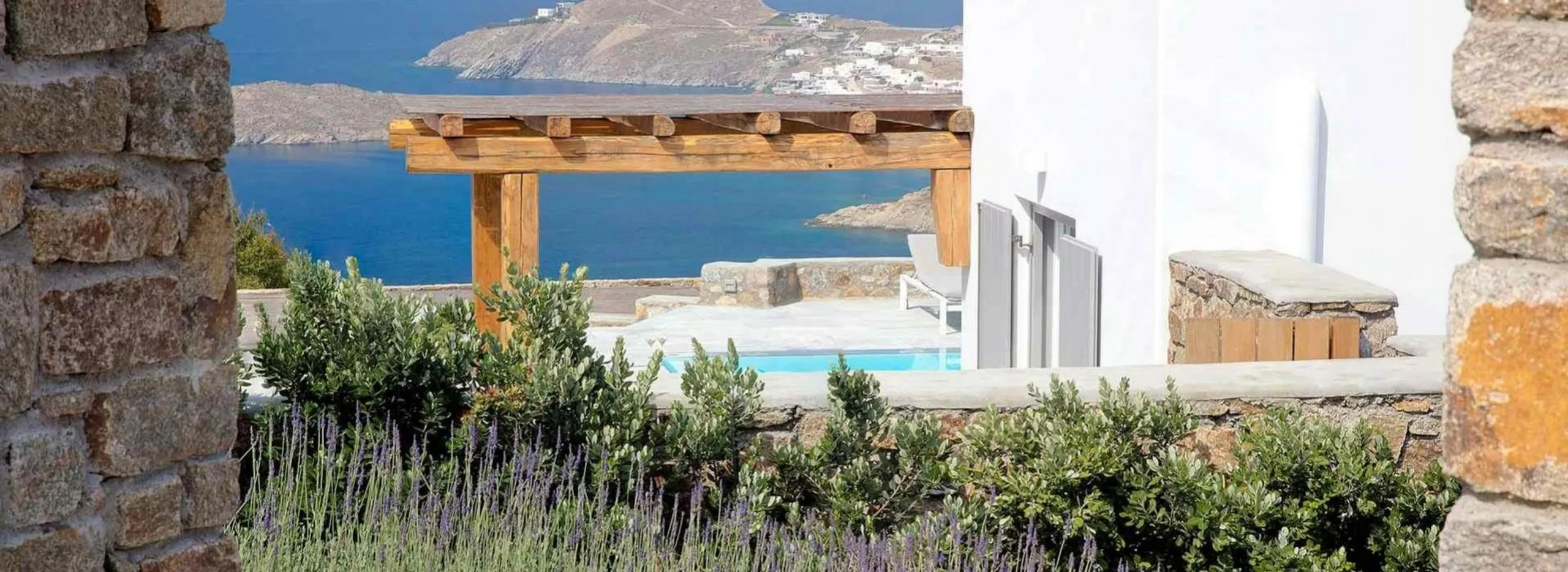 Grandiose Retreat with Scenic Views and  Private Pool — photograph 4