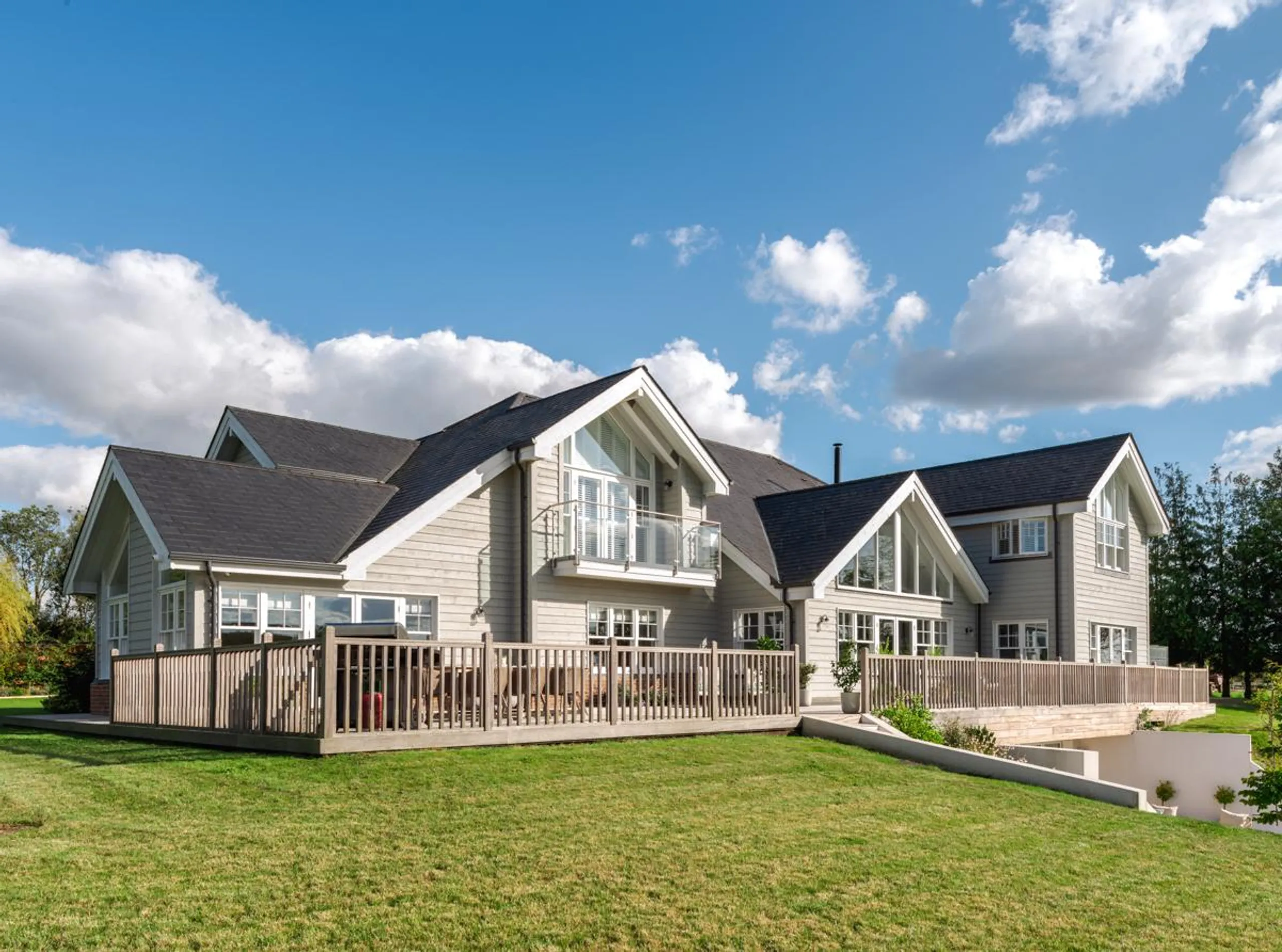 Luxurious Newly-Built Villa with Indoor Pool and Countryside Views — photograph 10