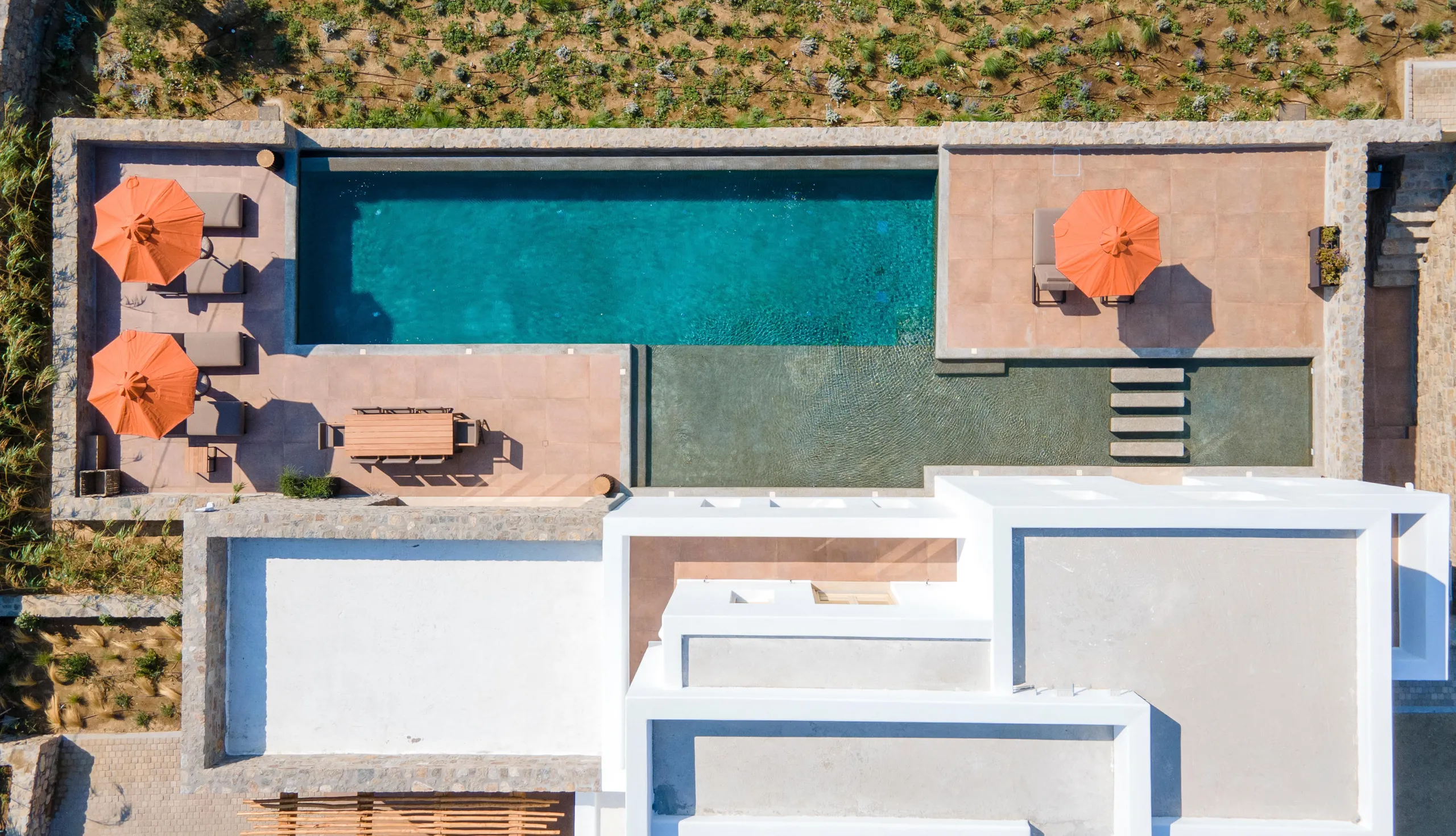 Spacious and Luxuriously Furnished Villa in Mykonos Offering Stunning Views of Aegean Sea — photograph 9