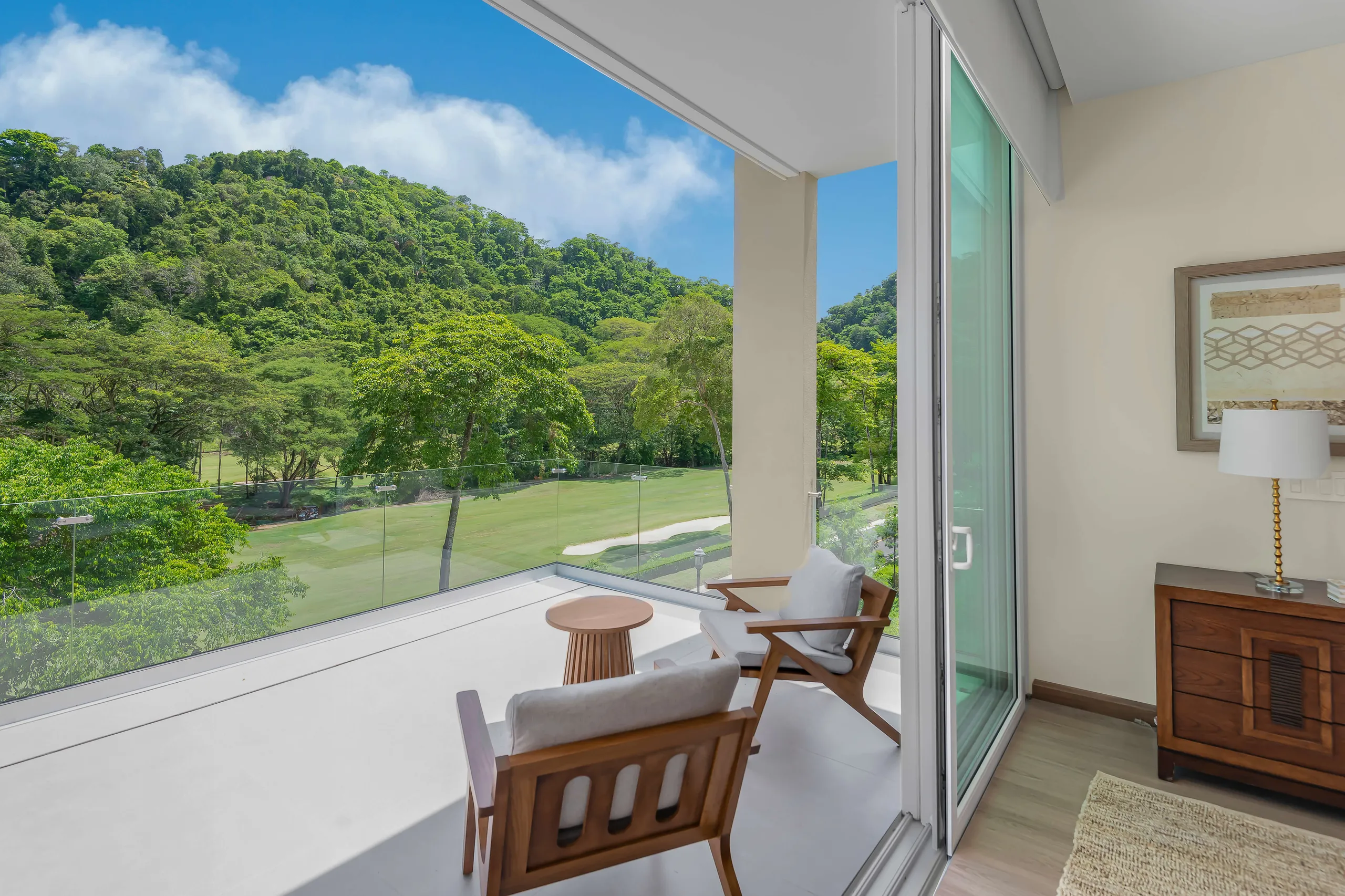 Elegant Costa Rican 4-Bedroom Villa with Private Pool, Tropical Views and Beach Club Access — photograph 5