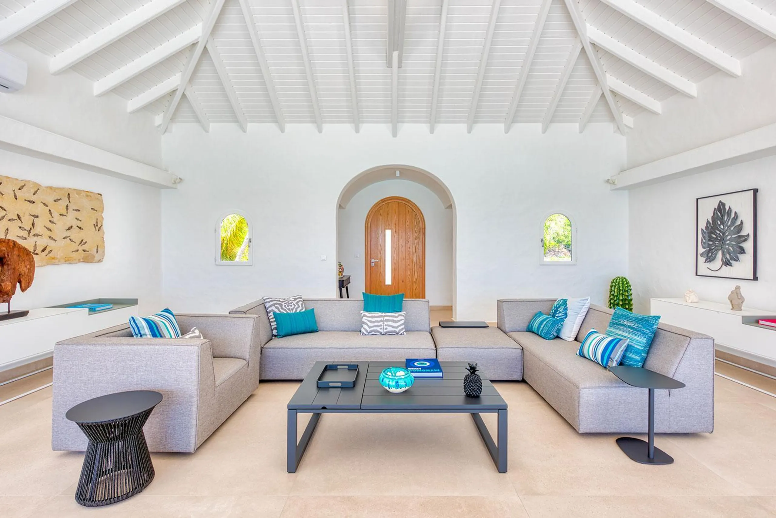 Baie Rouges Fine Beach Front Estate with Infinity Pool and Endless Ocean VIews — photograph 6