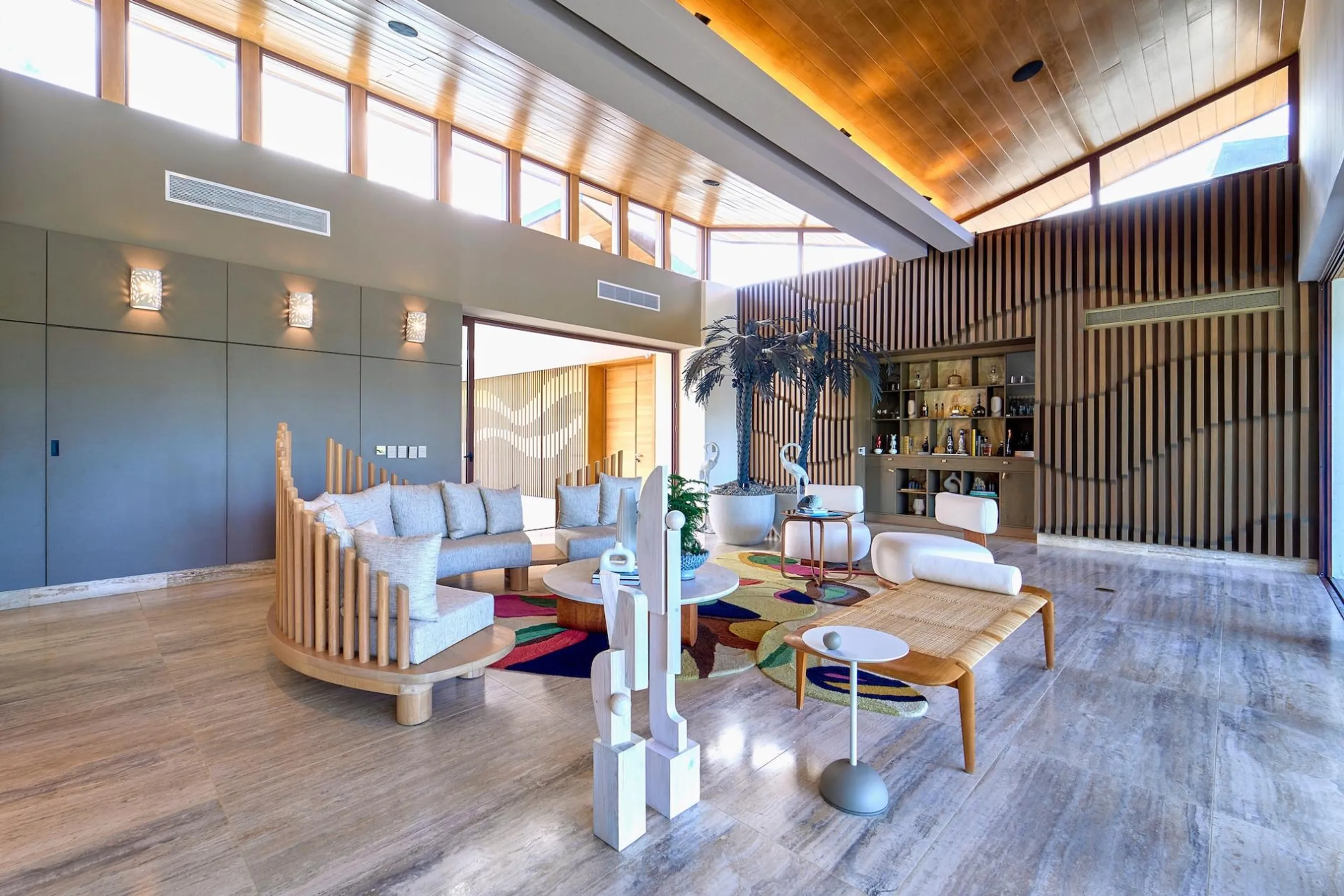 Pristine Palm West Villa with Luxury Amenities — photograph 9