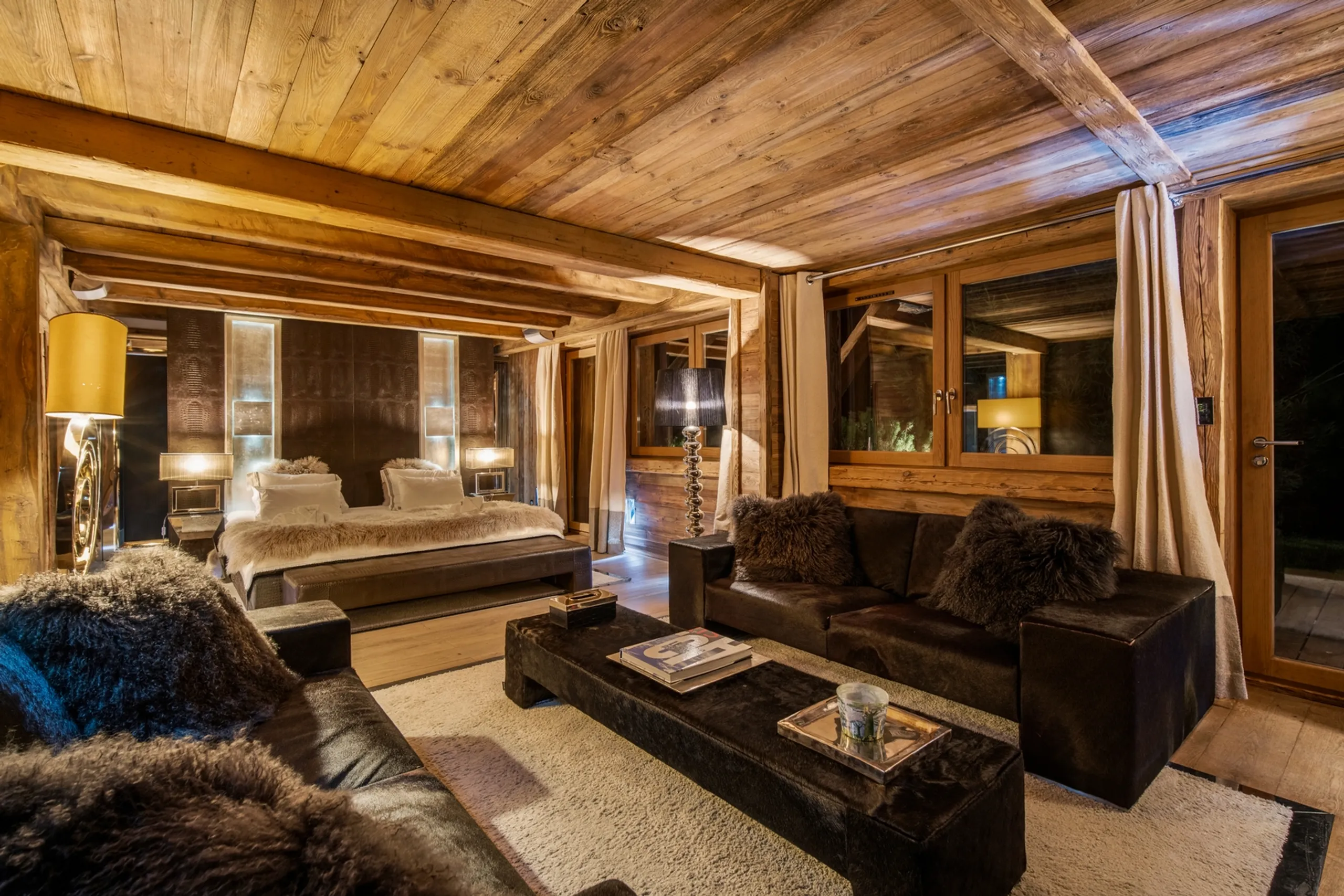 Prestigious Alpine Villa with Indoor Pool, Helipad, Cinema, Gym, and Mountain Views — photograph 6