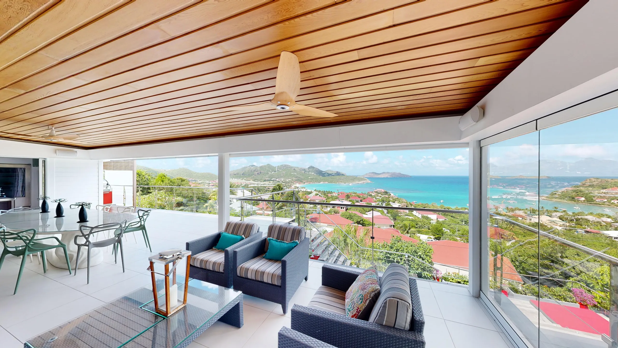 Elegant Seaview Villa with Infinity Pool and Fitness Room — photograph 5