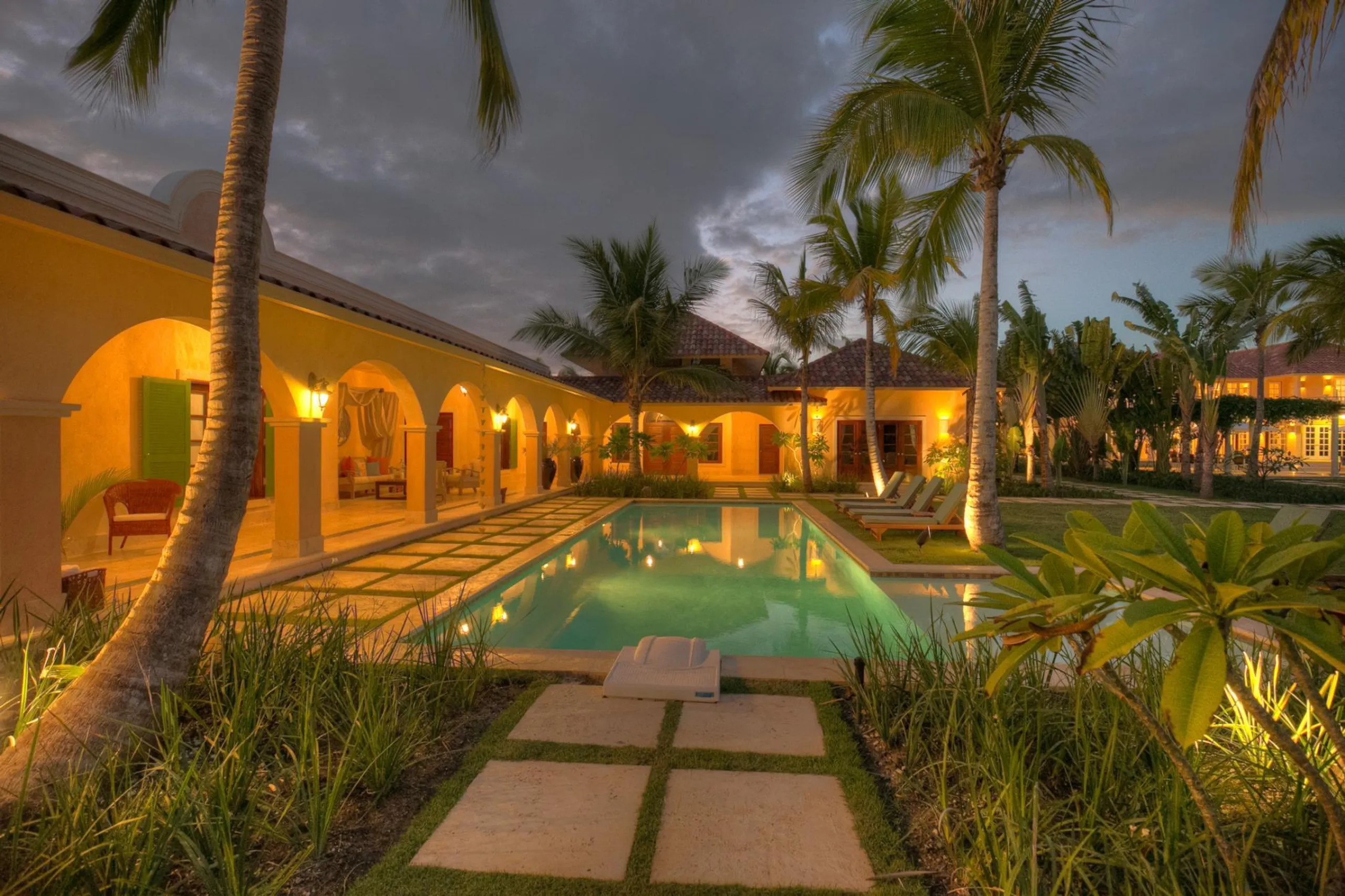 Spacious Tropical Villa with Private Swimming Pool and Spacious Living Areas — photograph 5