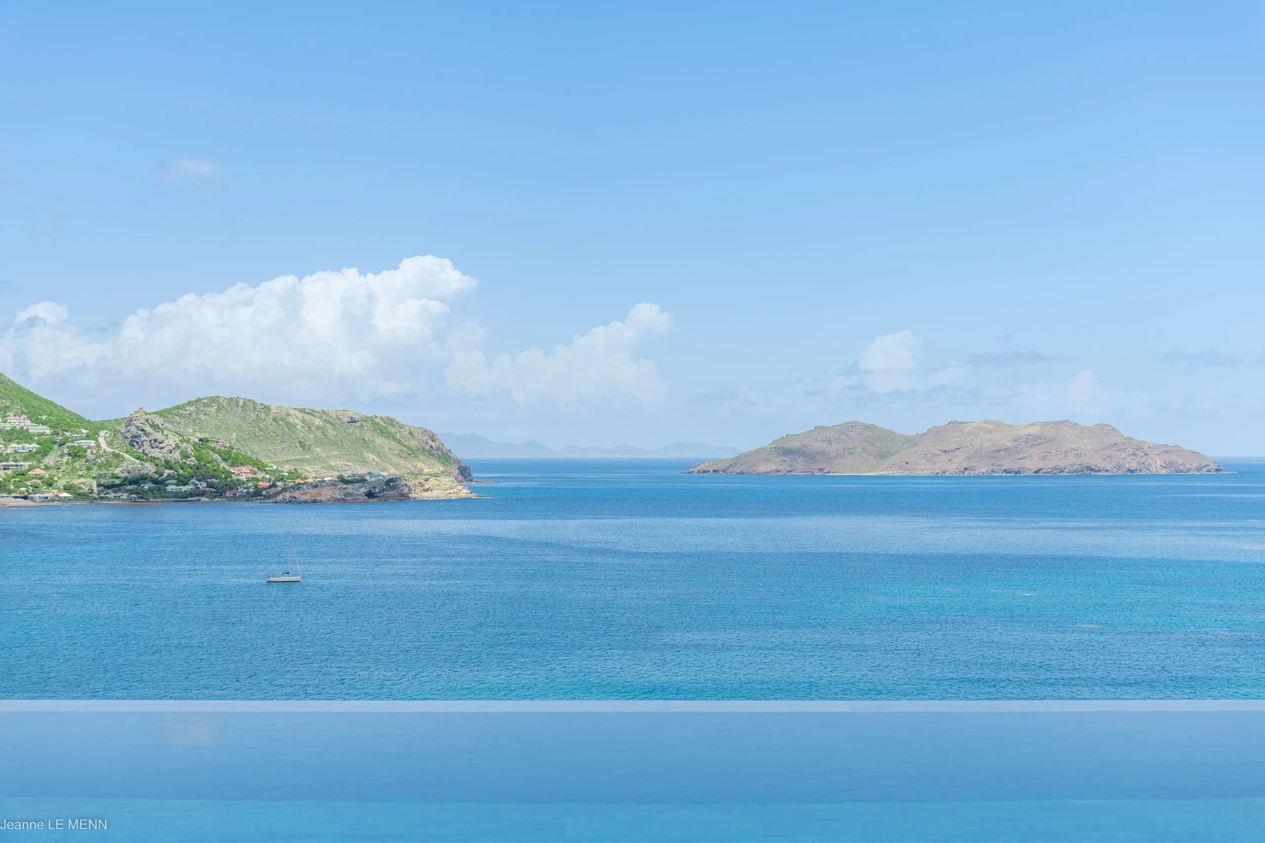 Breathtaking Cliffside Villa in Saint-Jean with Infinity Pool and Stunning Ocean Views — photograph 7