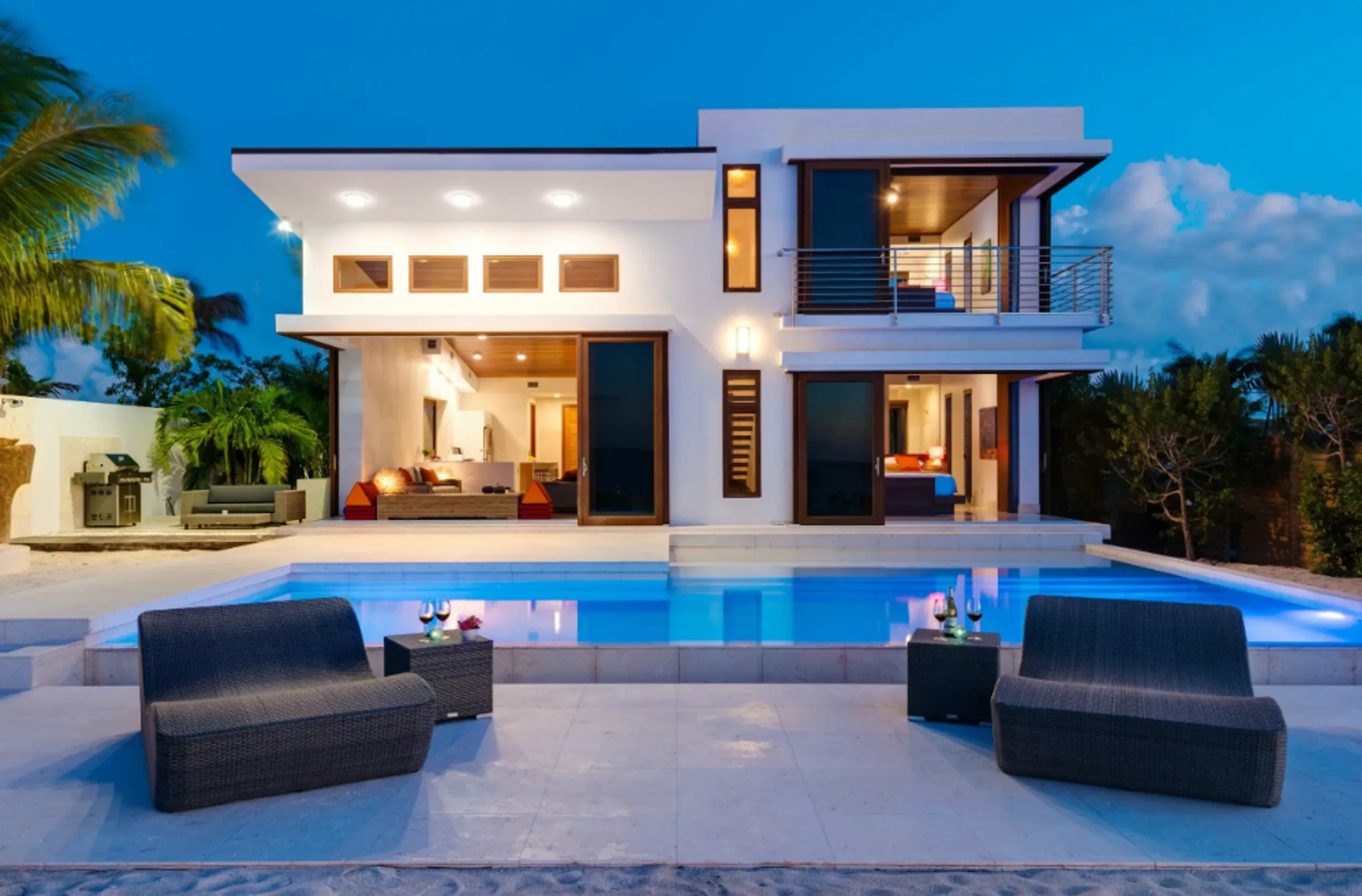 Gorgeous Ocean Front Modern Contemporary Villa with Private Pool on Grace Bay — photograph 12