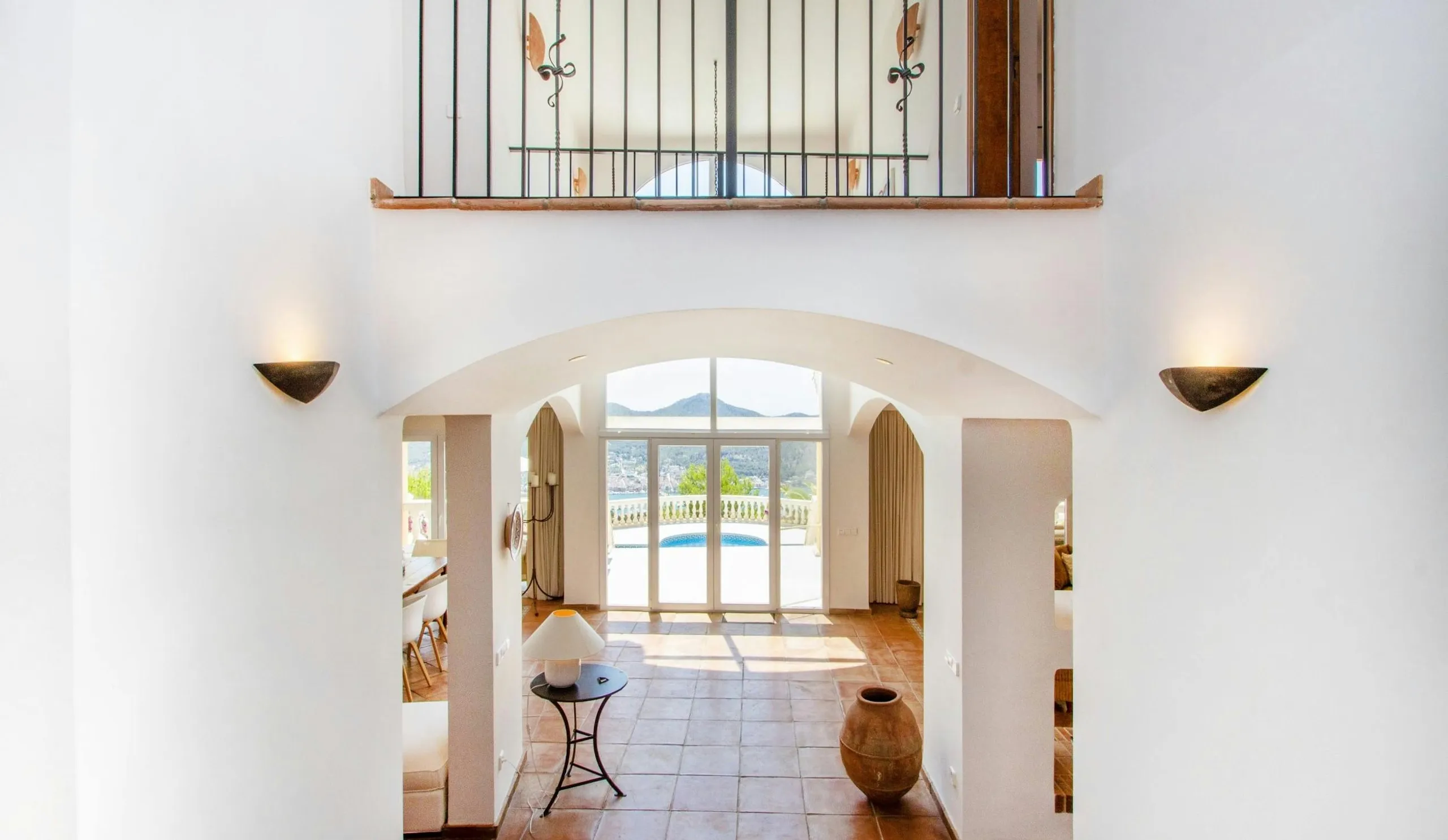 Sophisticated Haven for Your Dream Holiday with Unforgettable Panoramic Views — photograph 11
