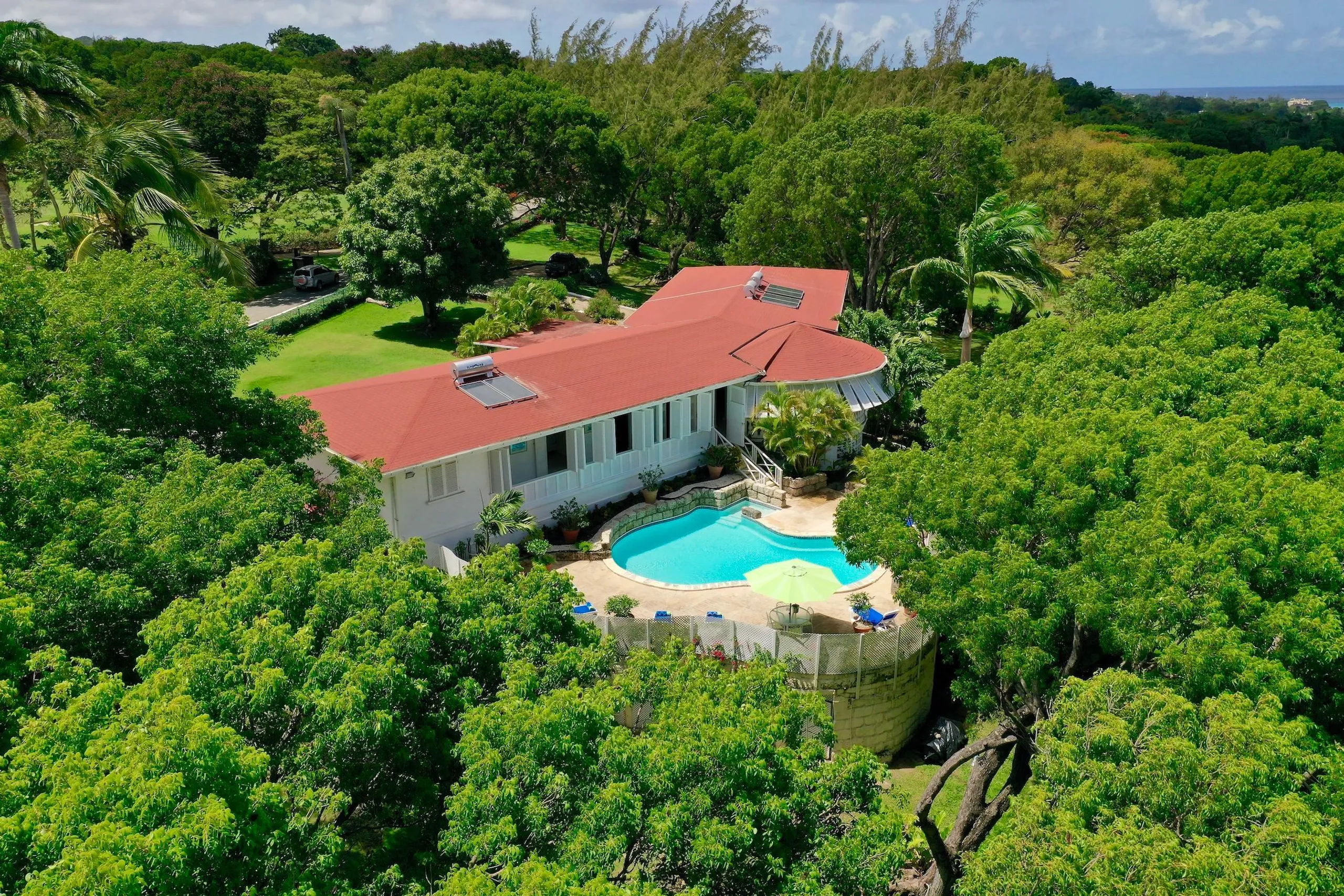 Sandy Lane's Colonial Styled Villa with Beach and Golf Course Access — photograph 11