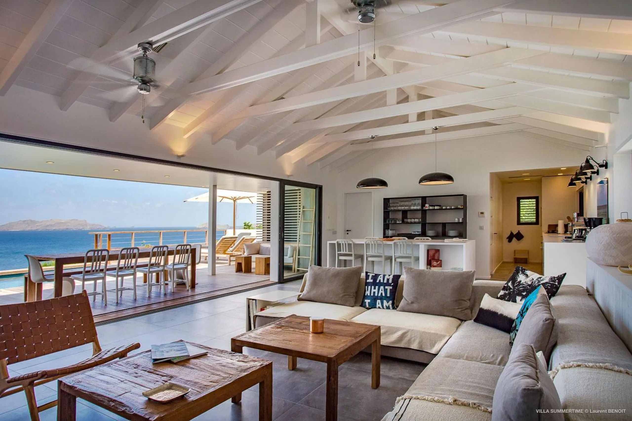 Classy Oceanview Estate with Private Pool and Walks to Beach — photograph 3