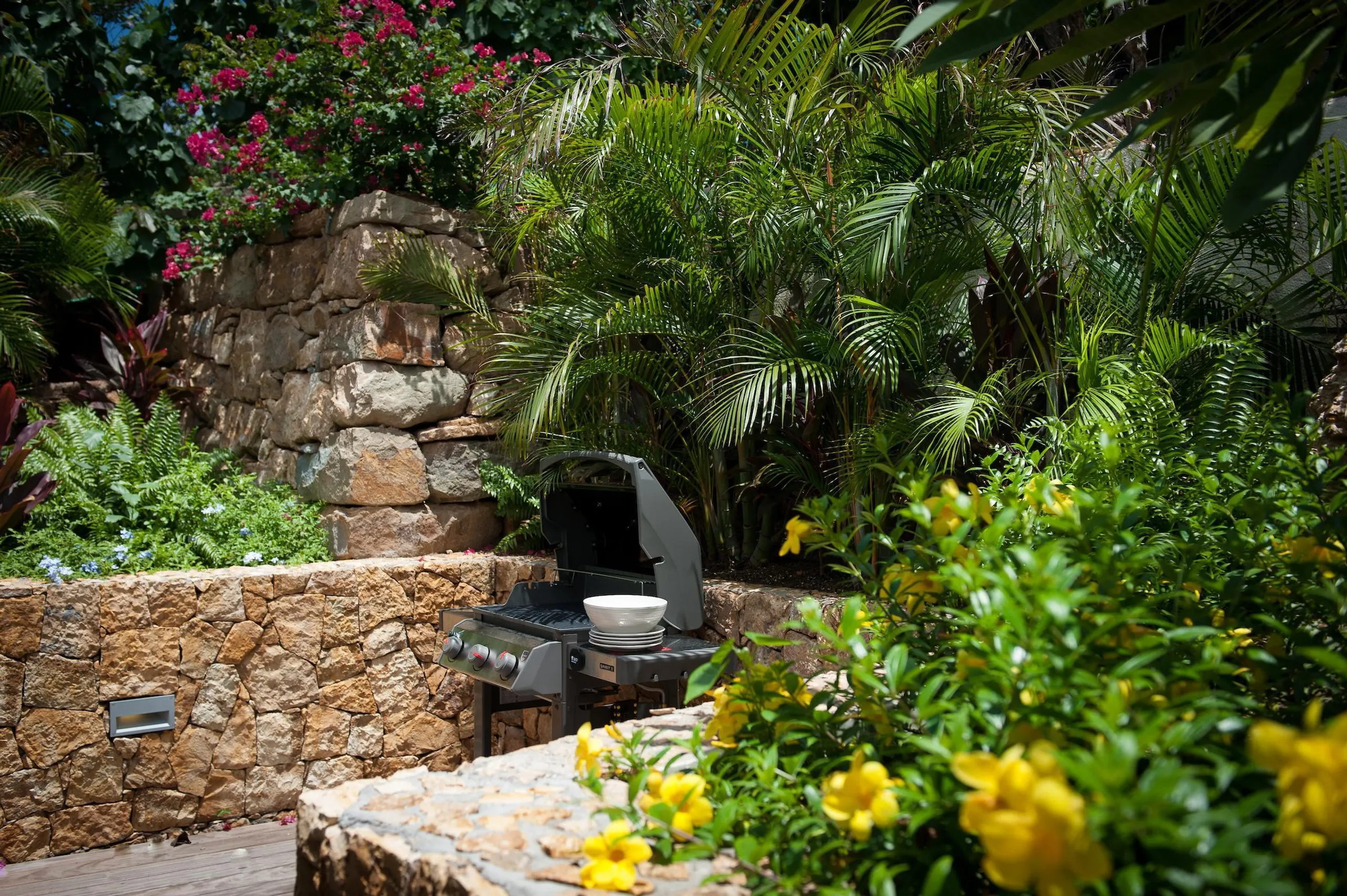 Glamorous Oceanside Villa with Infinity Pool and Zen Garden — photograph 7