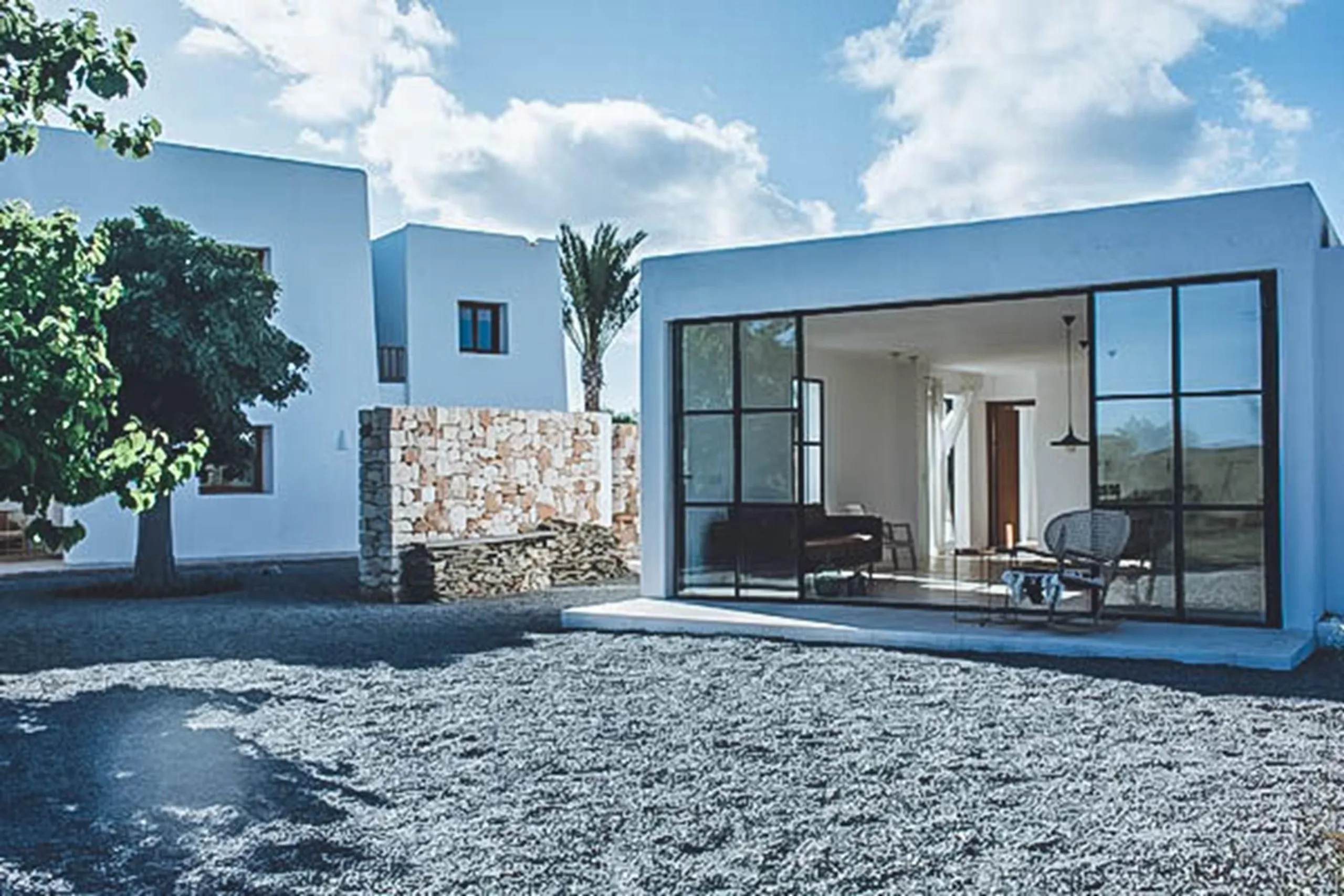 Breathtaking Modern Villa in Ibiza with Pool and Jacuzzi — photograph 5