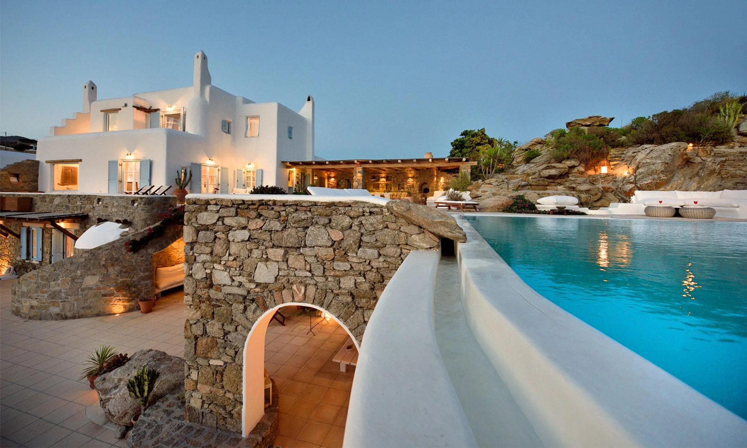Elegant Mykonos Luxe Villa With Large Pool and Panoramic Ocean Views — photograph 3
