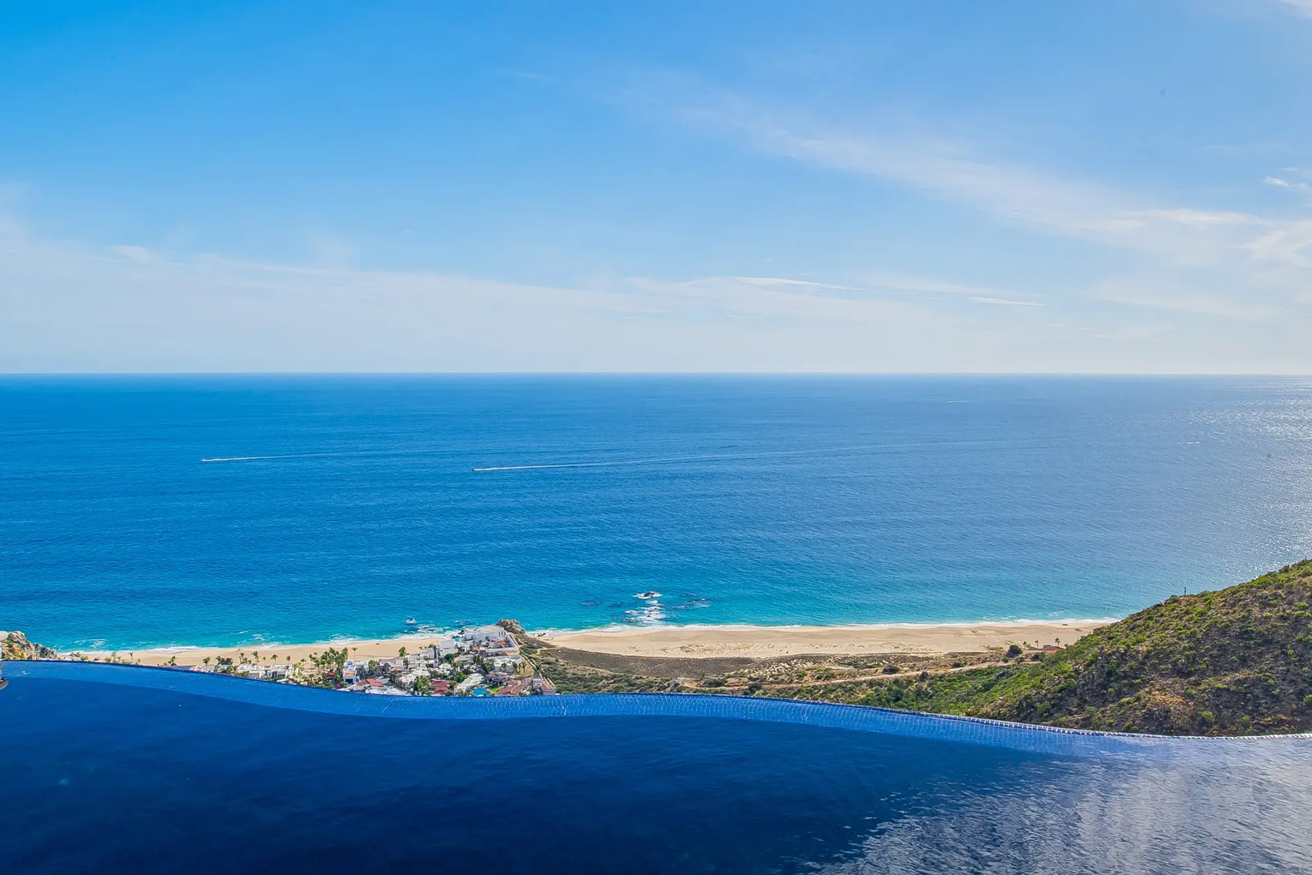 Exquisite Hillside Villa in Pedregal with Private Pool and Pacific Ocean Views — photograph 3
