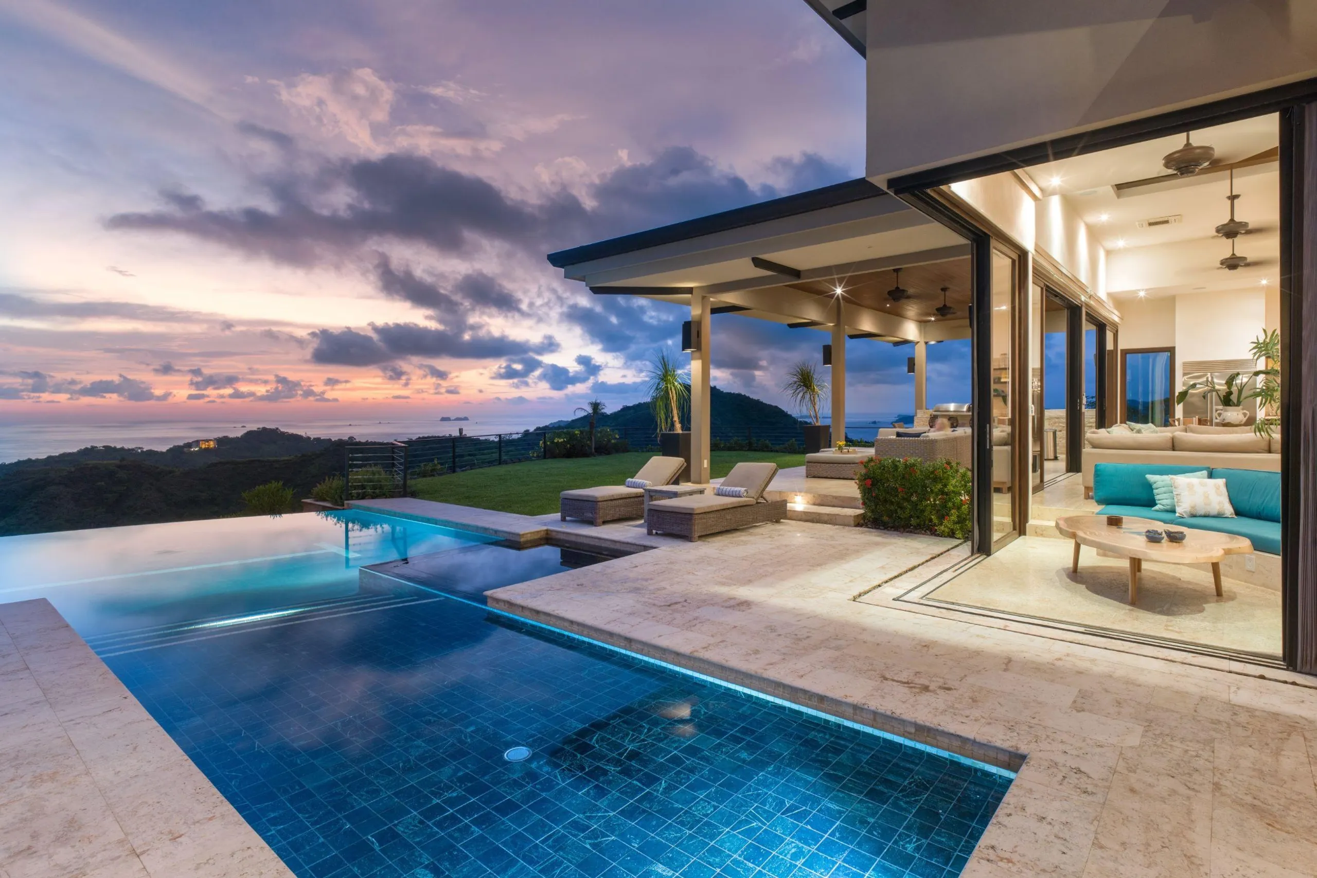 Majestic Oceanview Villa with Infinity Pool, Movie Theater, and Game Room, Playa Flamingo