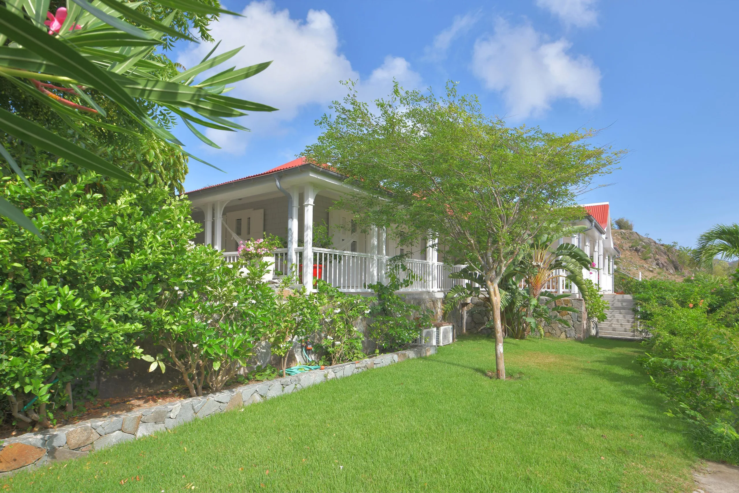Refreshing Paradise Estate with Private Pool and Ocean Views — photograph 5
